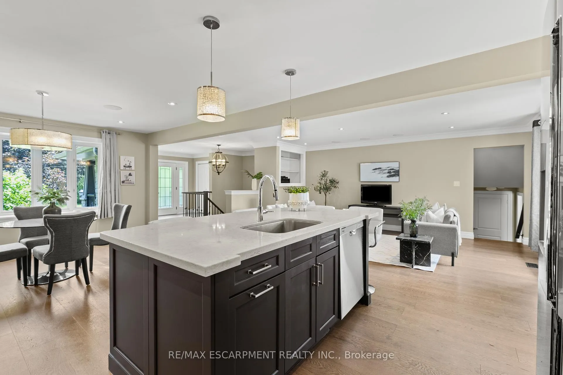 Photo 12 of 404 Hamilton Drive, Hamilton, Ancaster — HOMEH