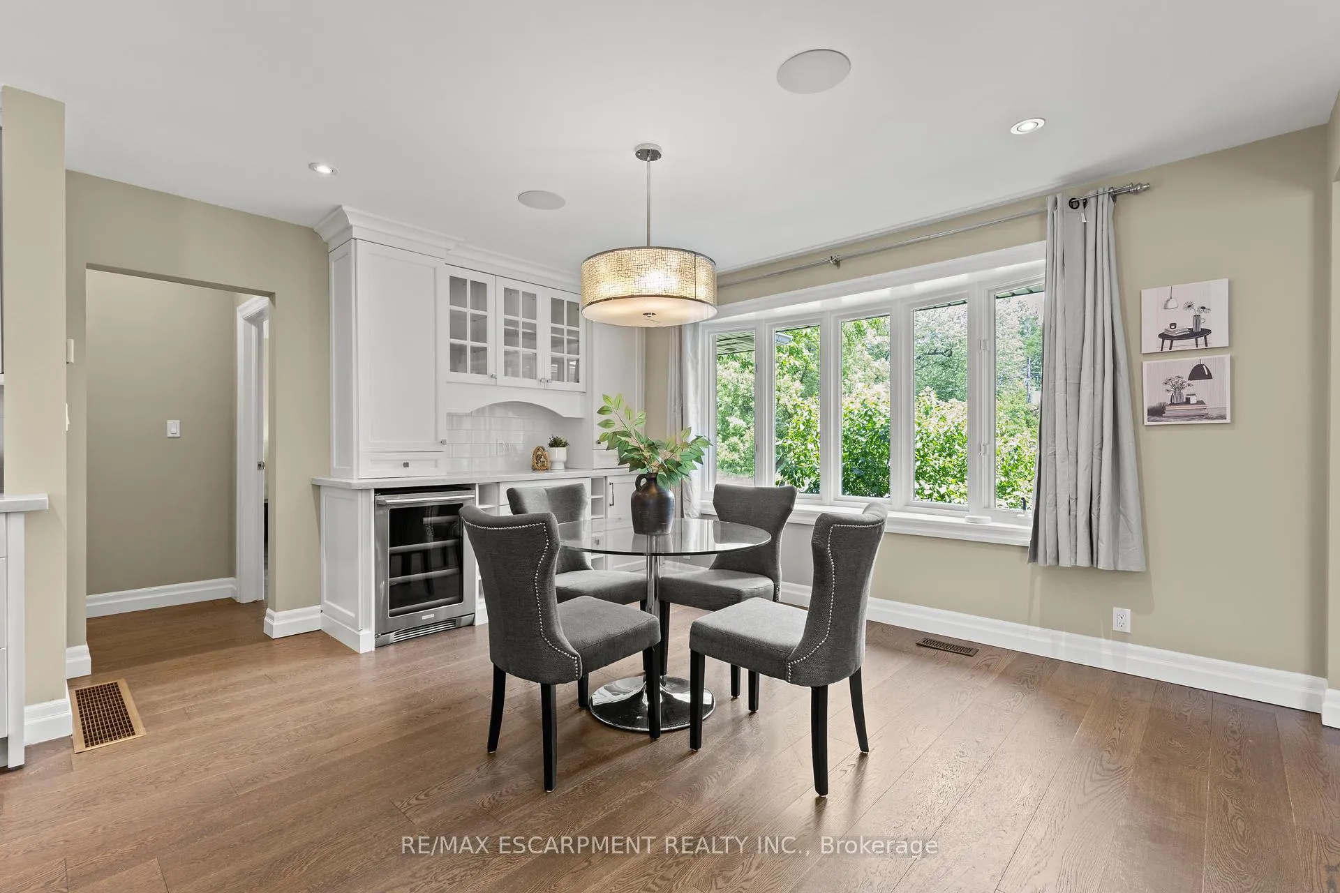 Photo 14 of 404 Hamilton Drive, Hamilton, Ancaster — HOMEH