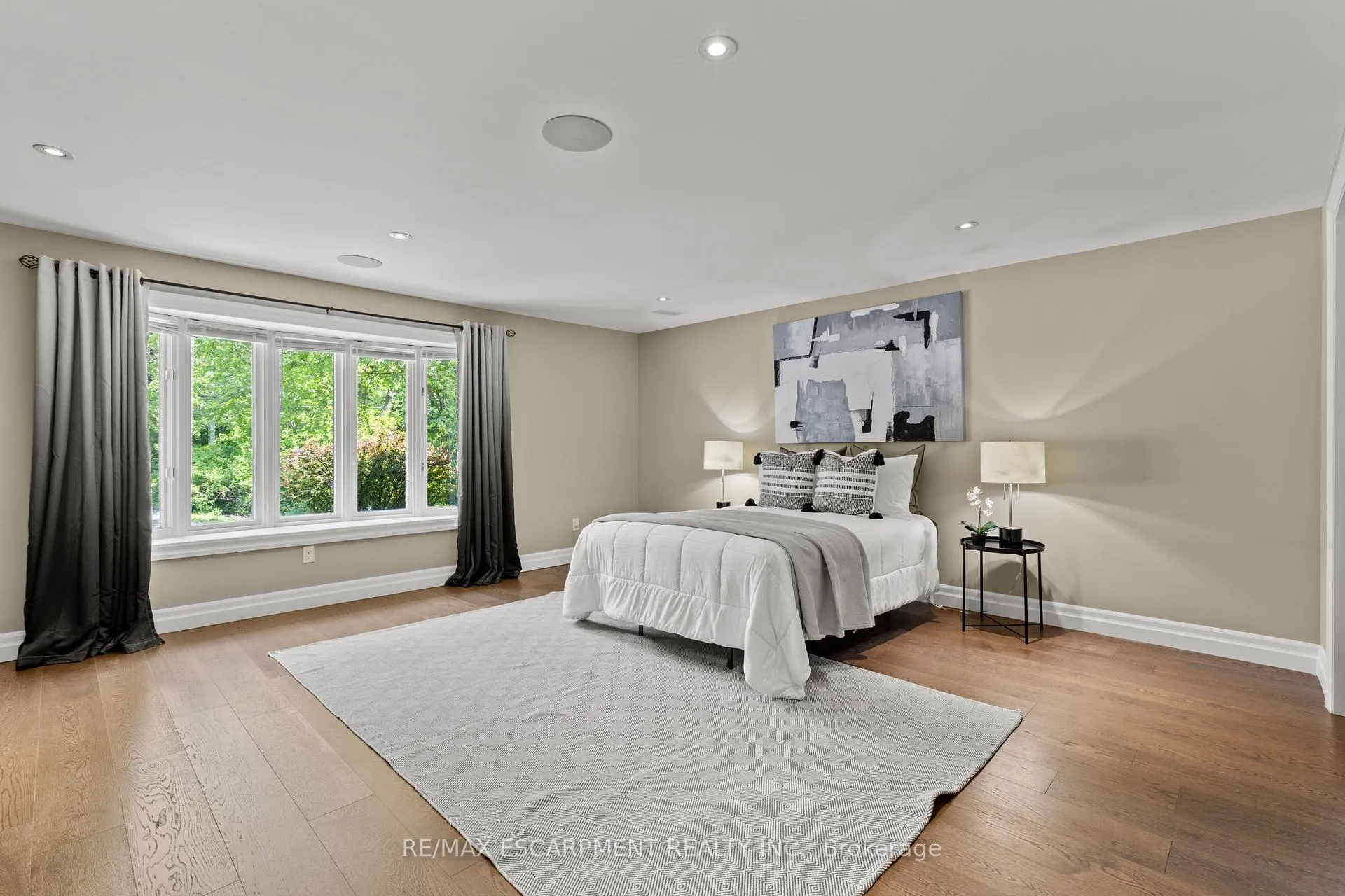 Photo 15 of 404 Hamilton Drive, Hamilton, Ancaster — HOMEH