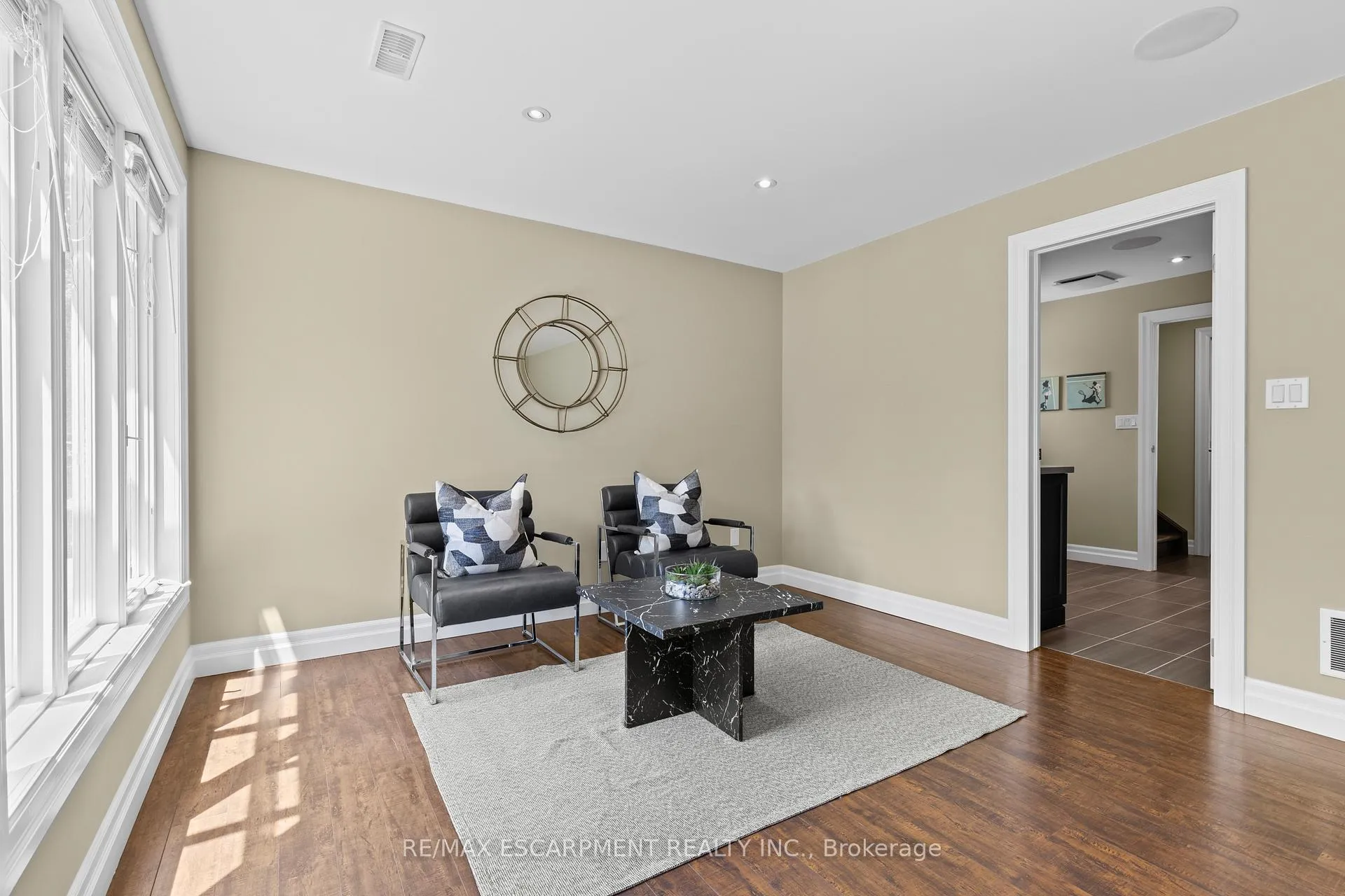 Photo 20 of 404 Hamilton Drive, Hamilton, Ancaster — HOMEH