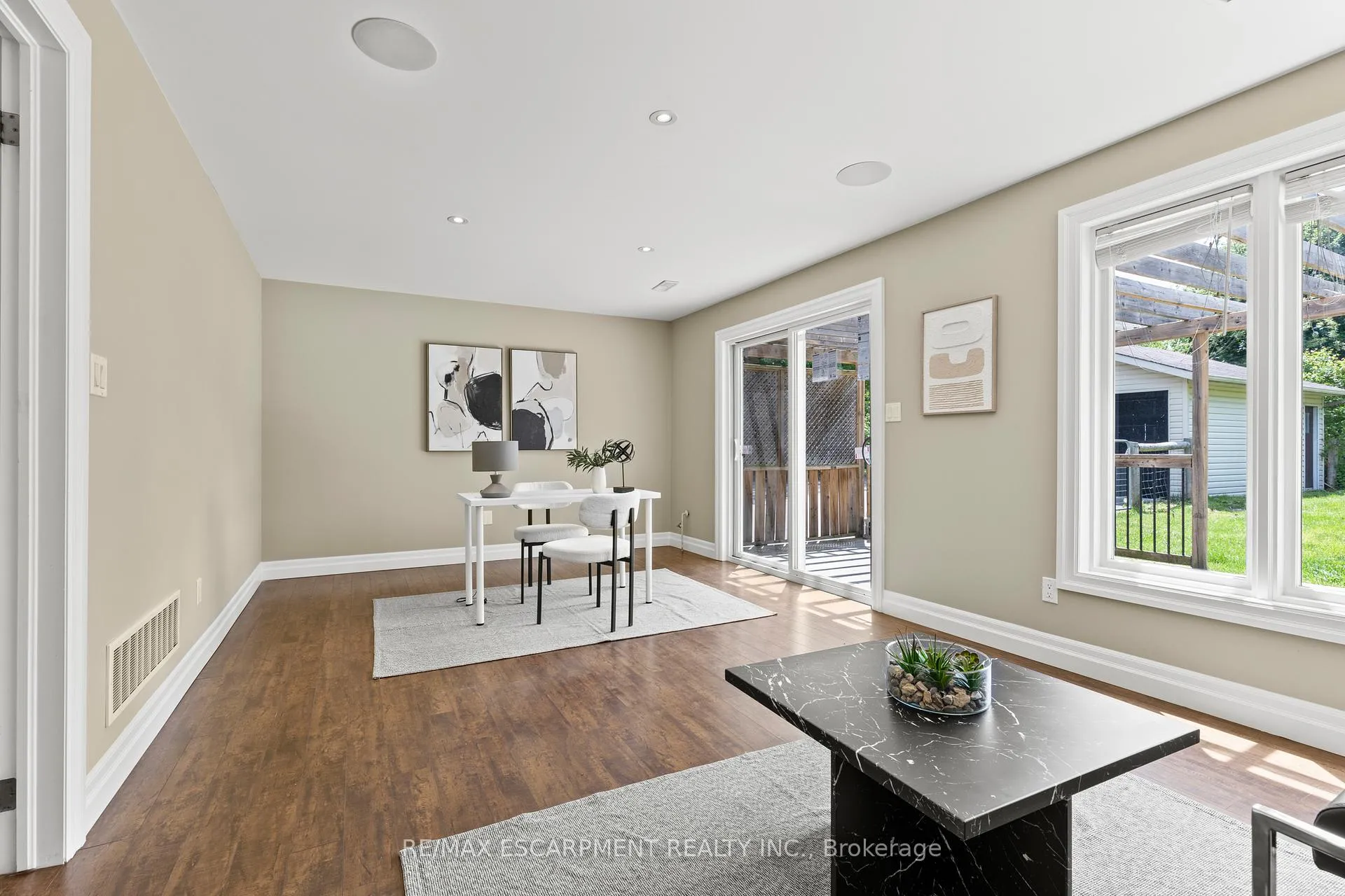 Photo 21 of 404 Hamilton Drive, Hamilton, Ancaster — HOMEH