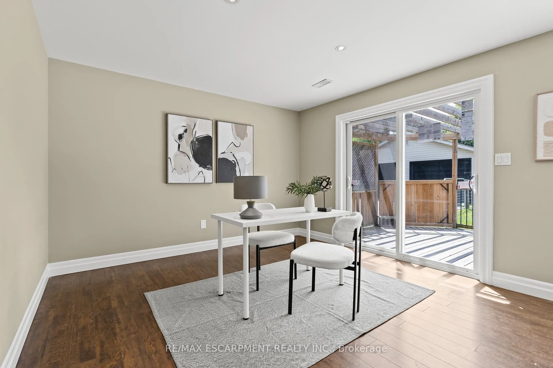 Photo 22 of 404 Hamilton Drive, Hamilton, Ancaster — HOMEH