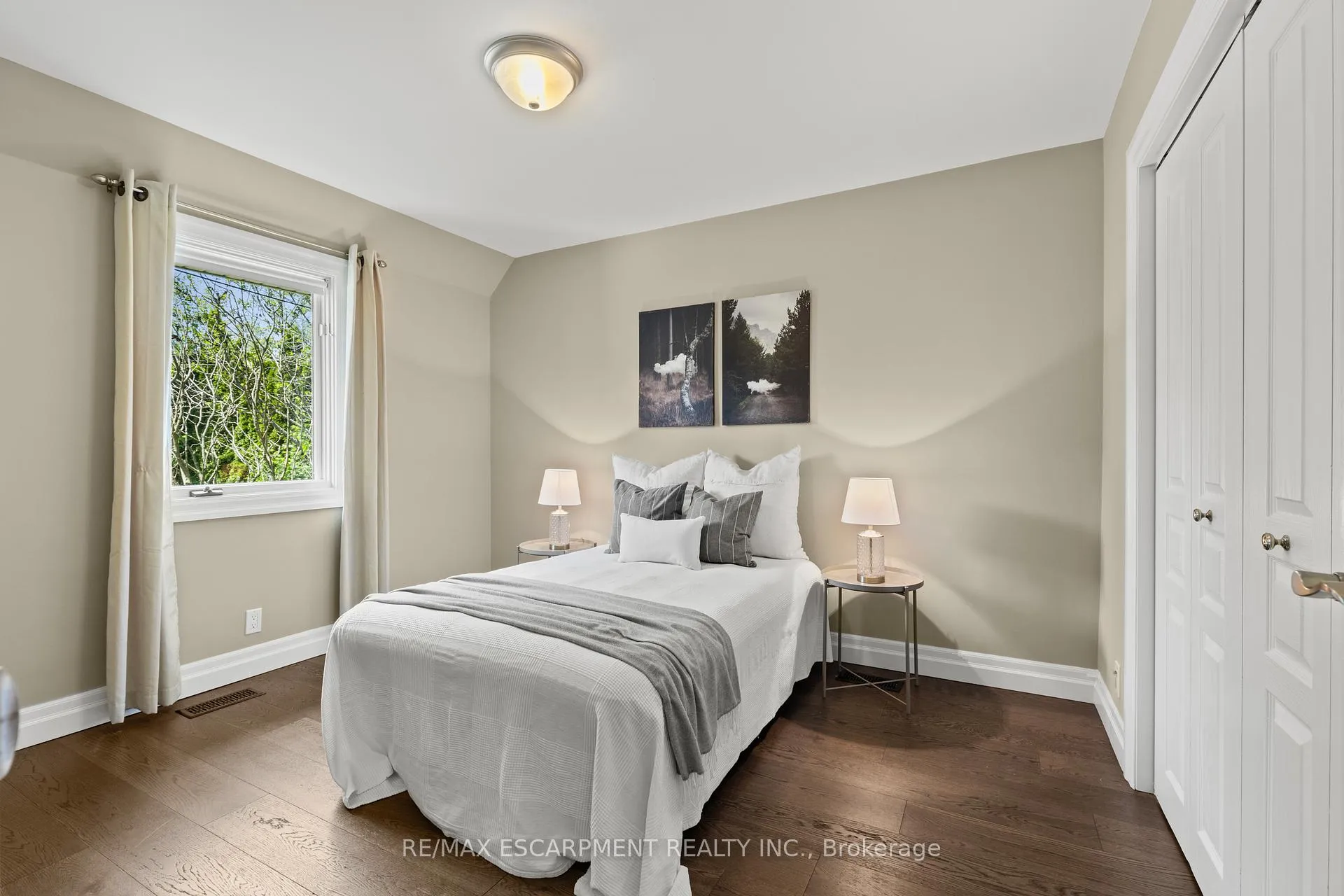 Photo 25 of 404 Hamilton Drive, Hamilton, Ancaster — HOMEH