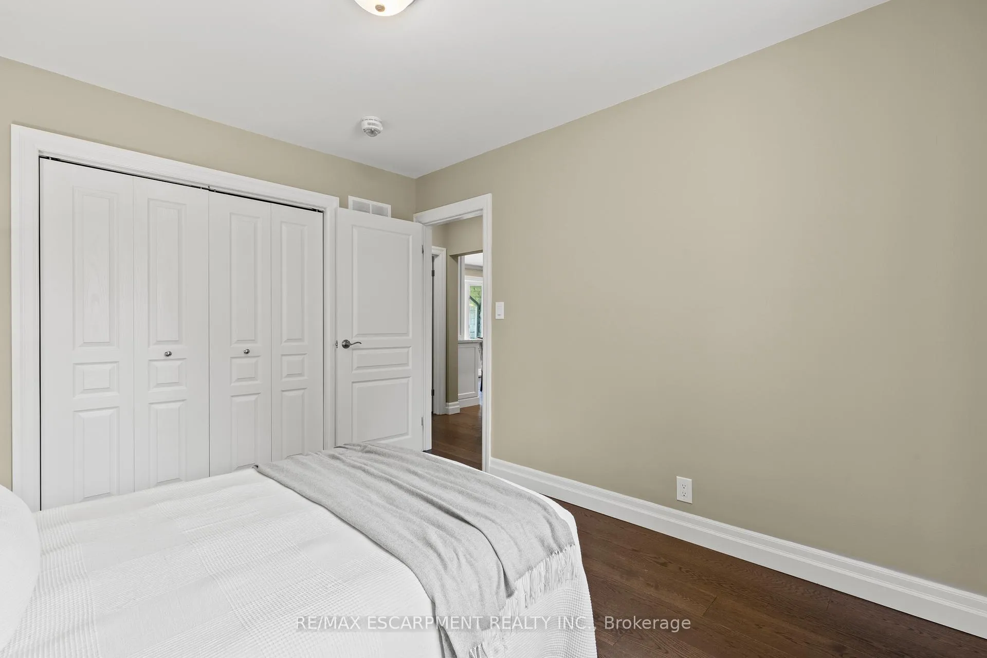 Photo 26 of 404 Hamilton Drive, Hamilton, Ancaster — HOMEH