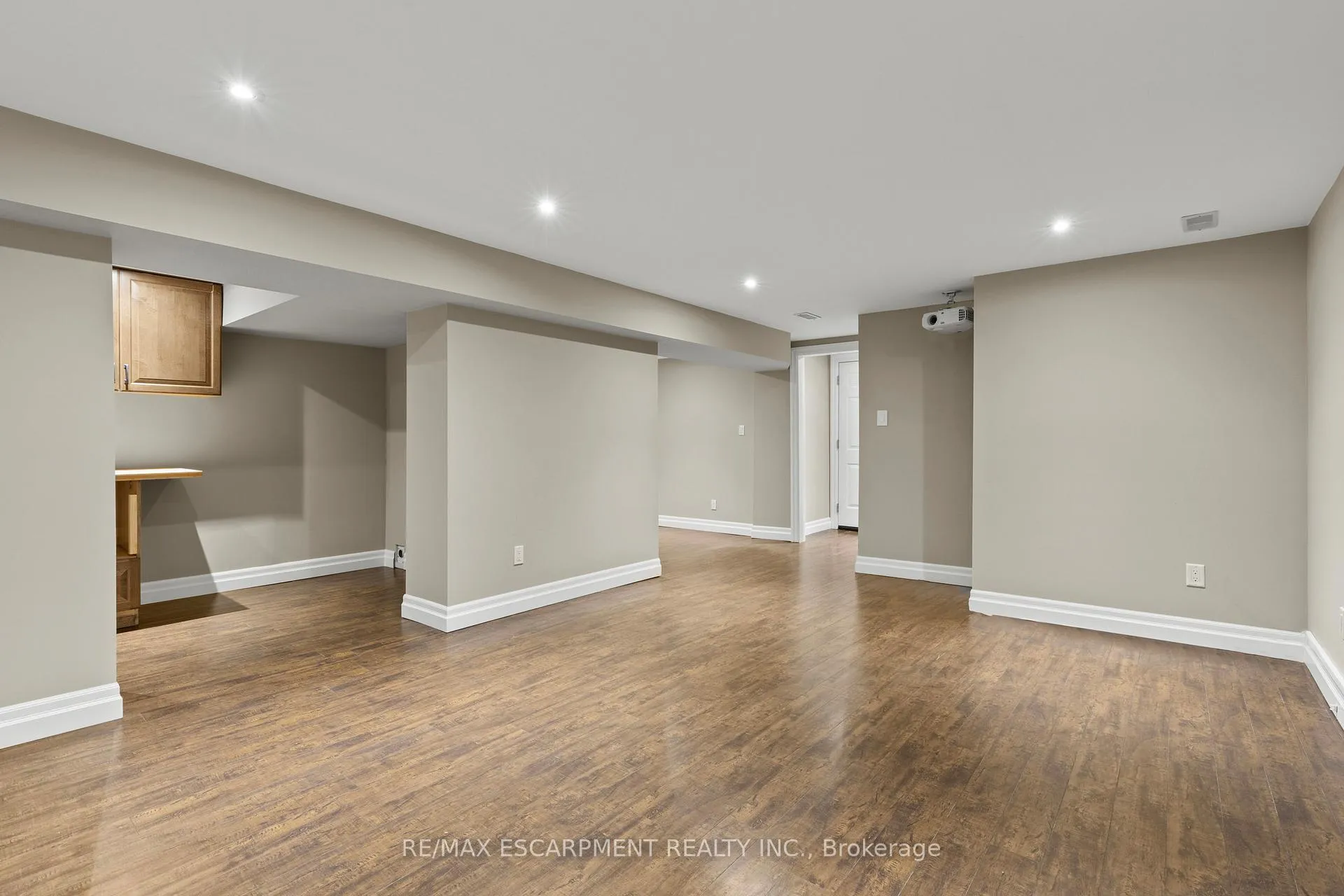 Photo 30 of 404 Hamilton Drive, Hamilton, Ancaster — HOMEH