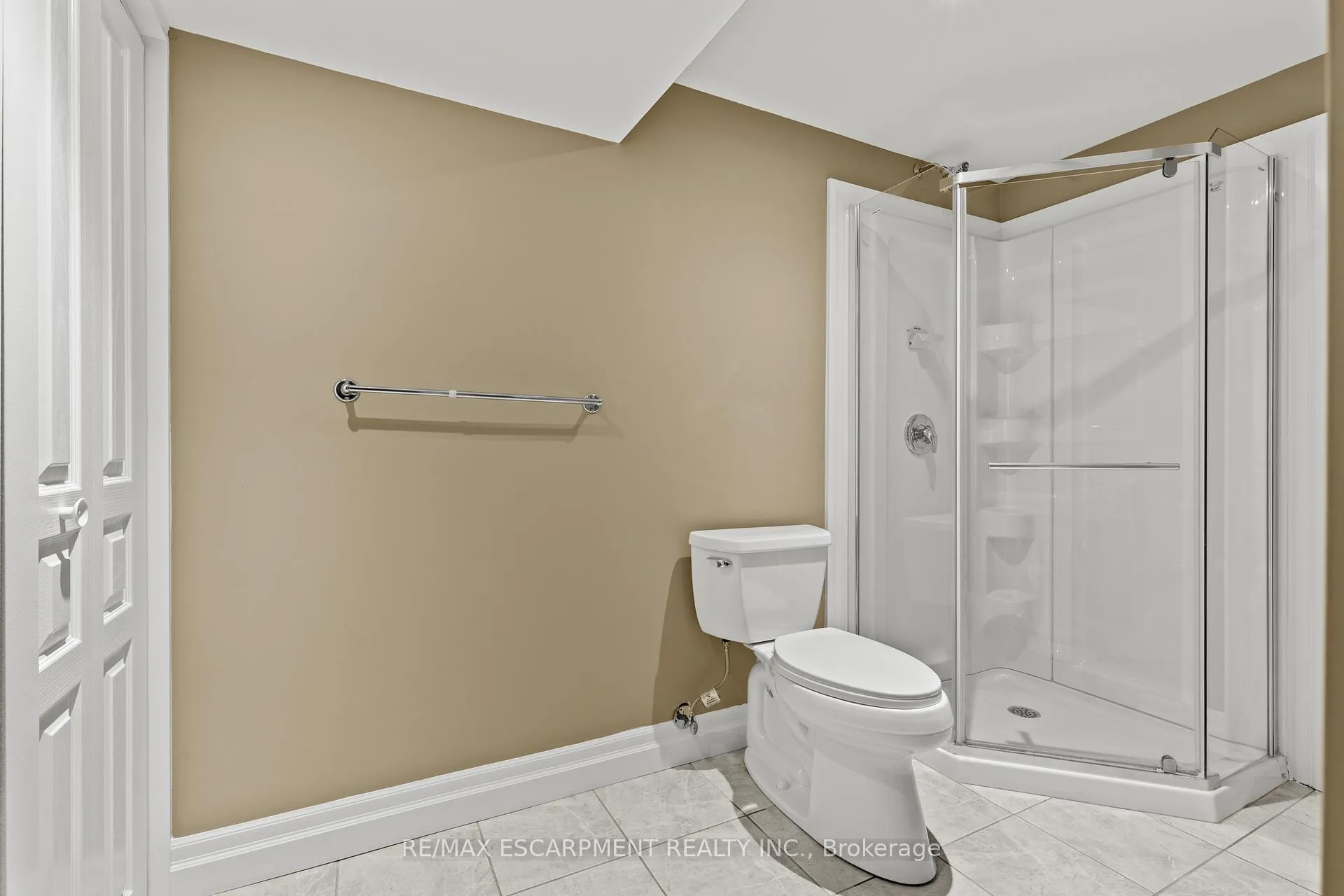 Photo 35 of 404 Hamilton Drive, Hamilton, Ancaster — HOMEH