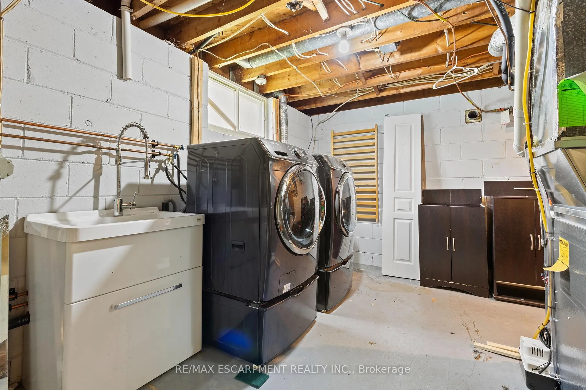 Photo 50 of 404 Hamilton Drive, Hamilton, Ancaster — HOMEH