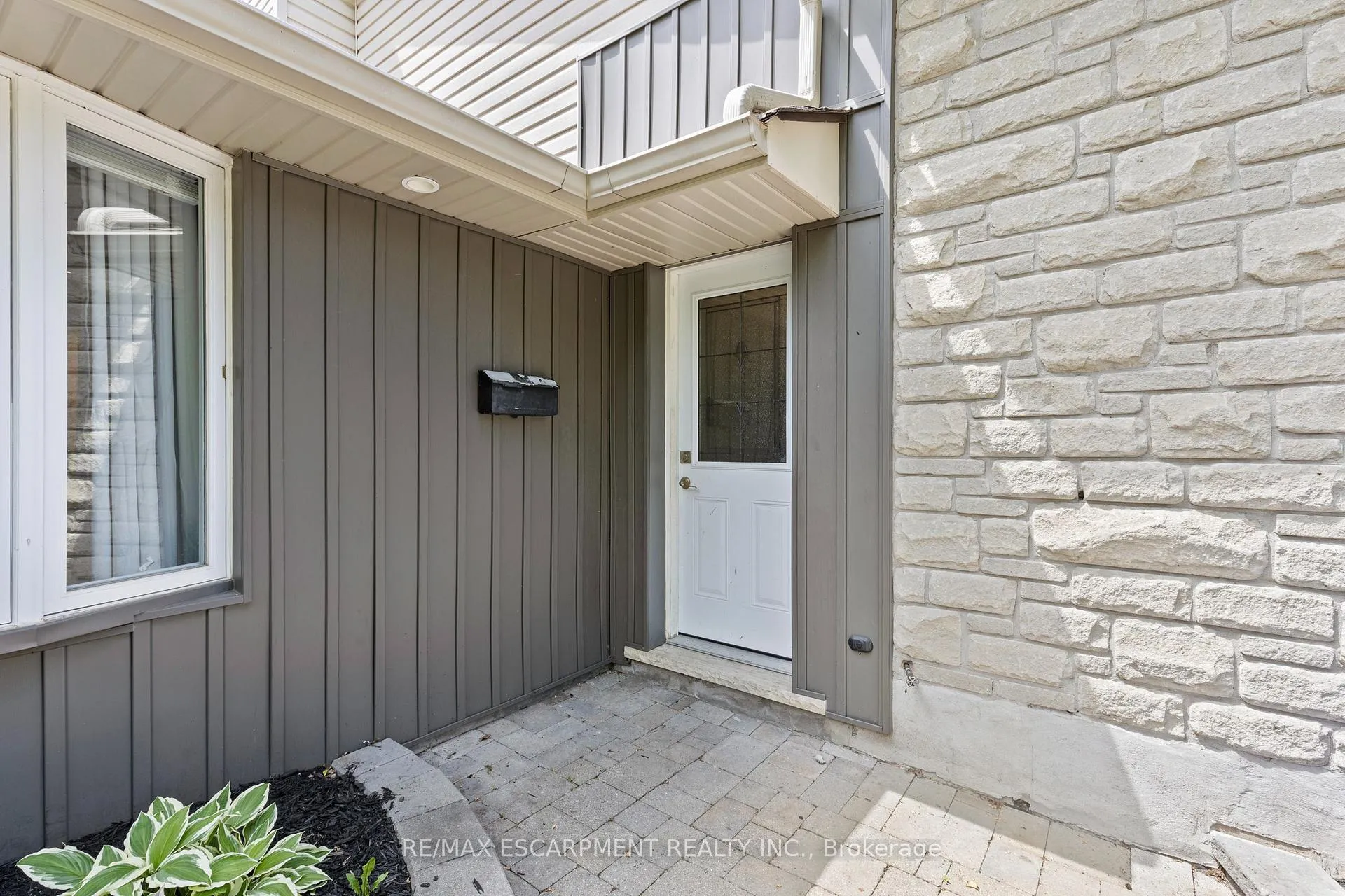 Photo 36 of 404 Hamilton Drive, Hamilton, Ancaster — HOMEH