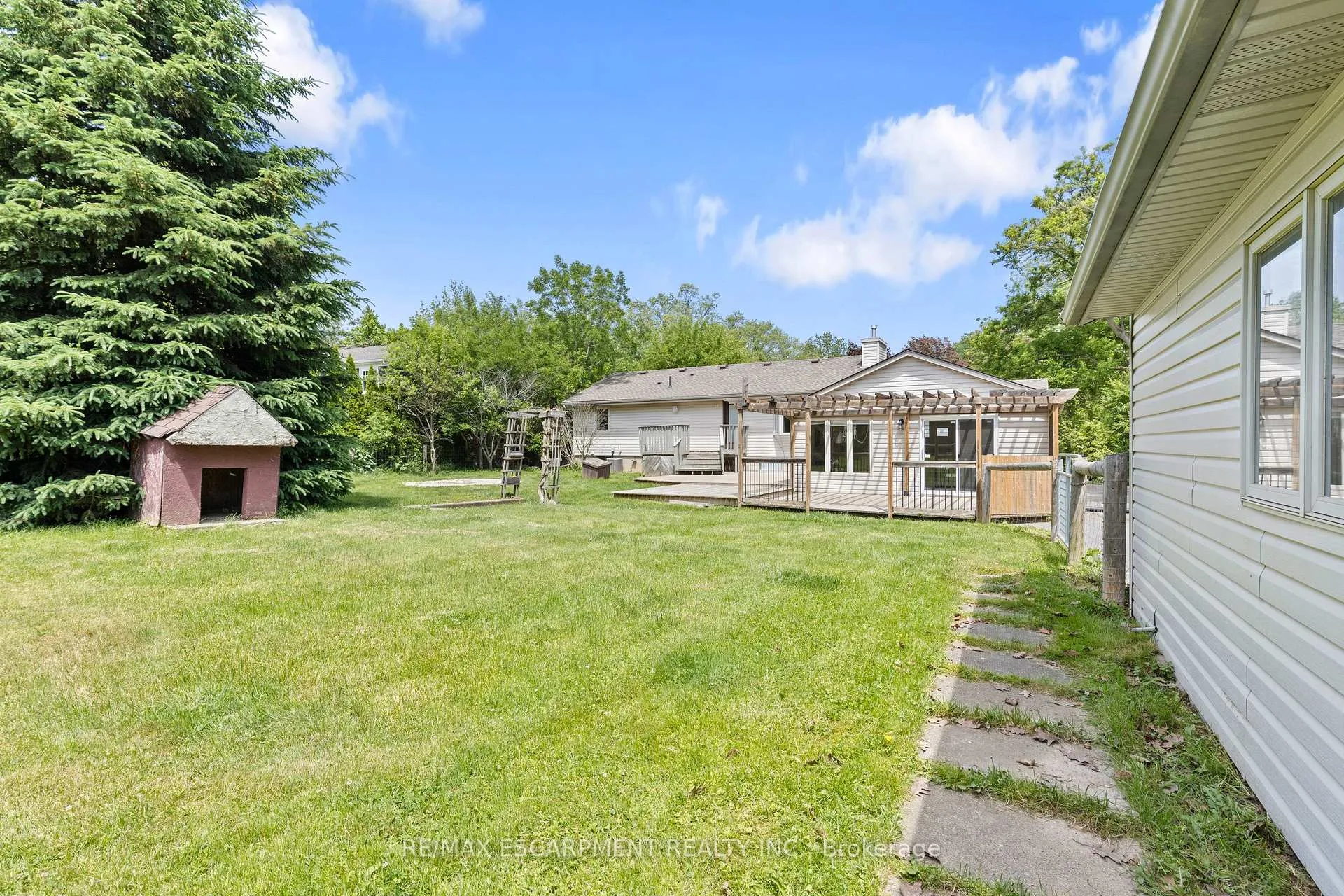 Photo 38 of 404 Hamilton Drive, Hamilton, Ancaster — HOMEH