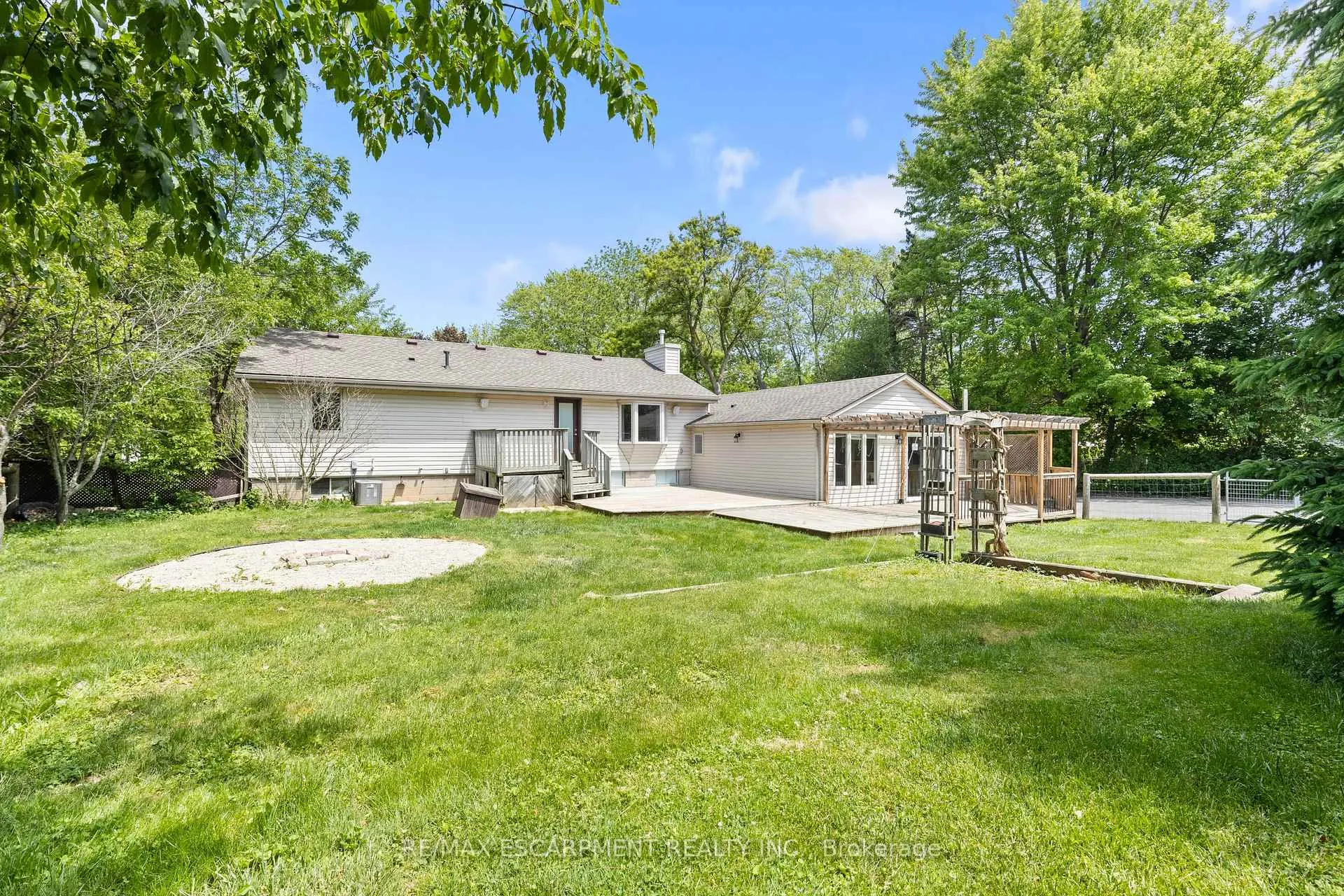 Photo 39 of 404 Hamilton Drive, Hamilton, Ancaster — HOMEH