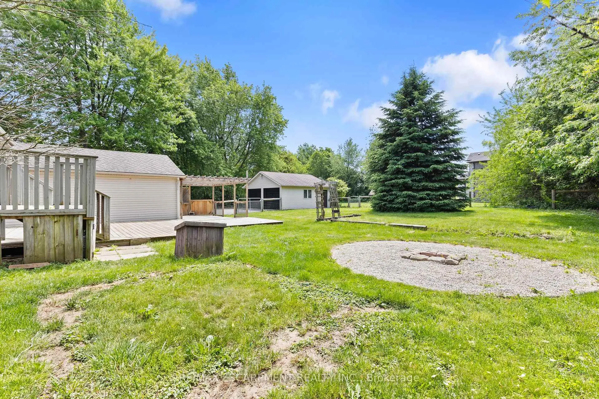 Photo 40 of 404 Hamilton Drive, Hamilton, Ancaster — HOMEH