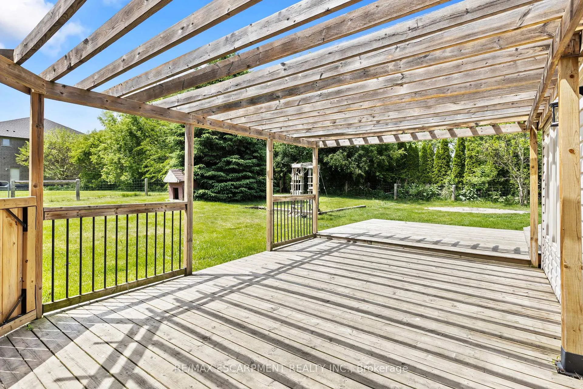 Photo 41 of 404 Hamilton Drive, Hamilton, Ancaster — HOMEH