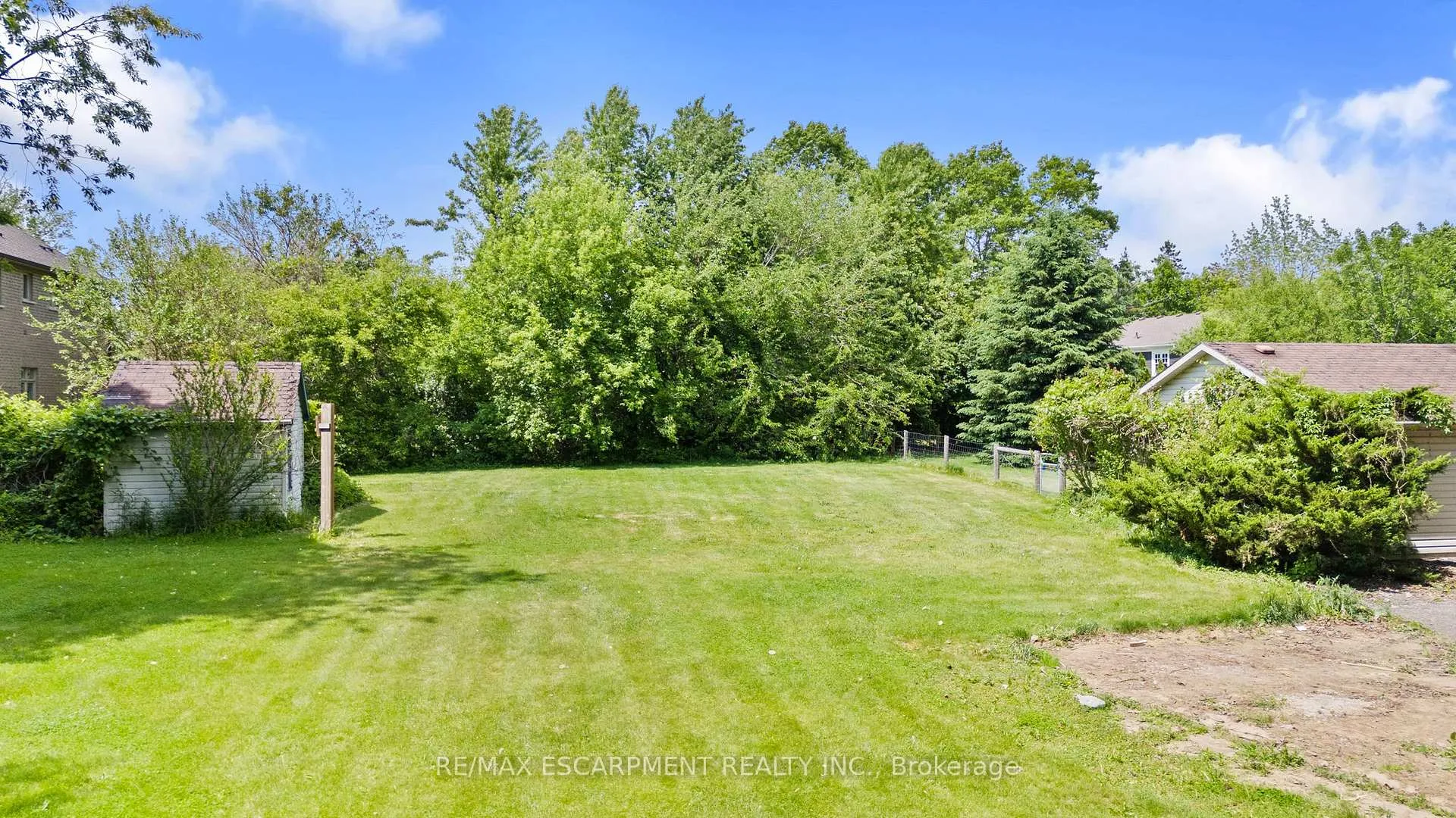 Photo 42 of 404 Hamilton Drive, Hamilton, Ancaster — HOMEH