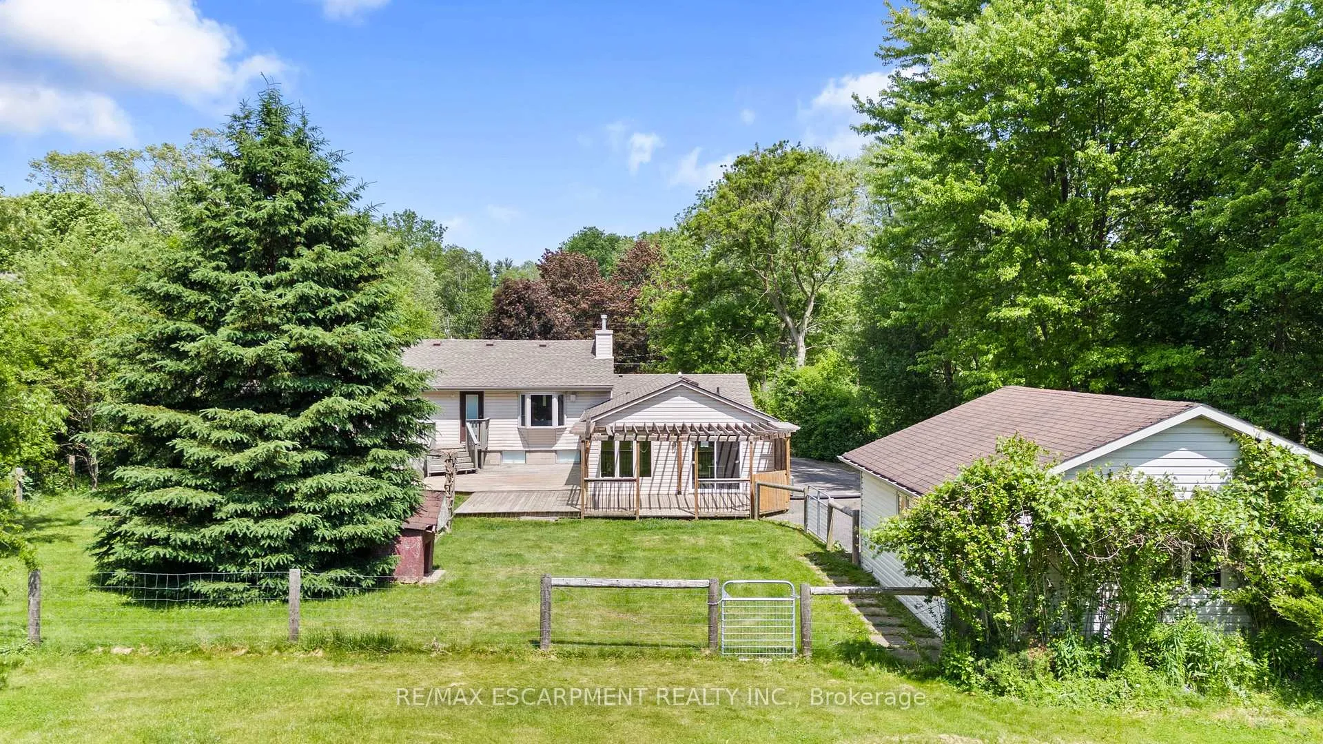 Photo 44 of 404 Hamilton Drive, Hamilton, Ancaster — HOMEH