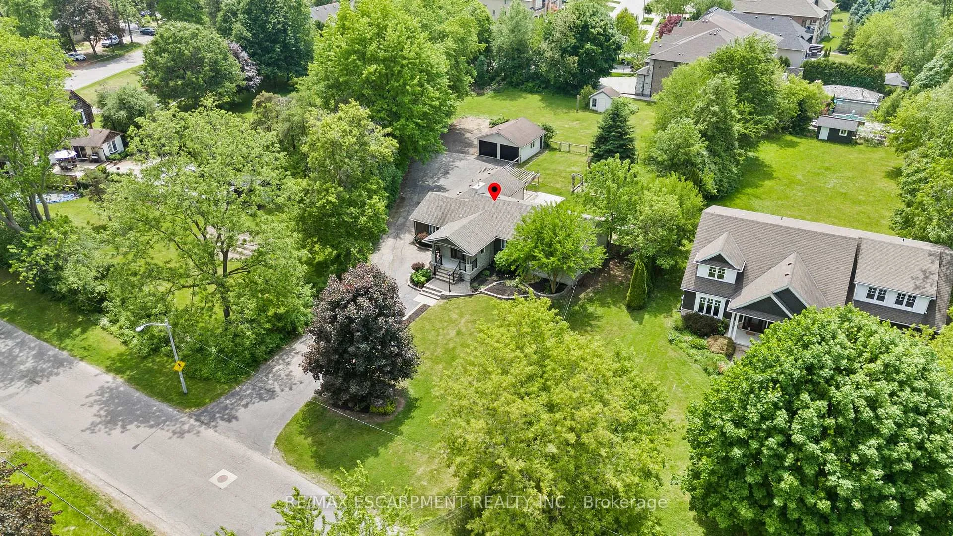 Photo 45 of 404 Hamilton Drive, Hamilton, Ancaster — HOMEH
