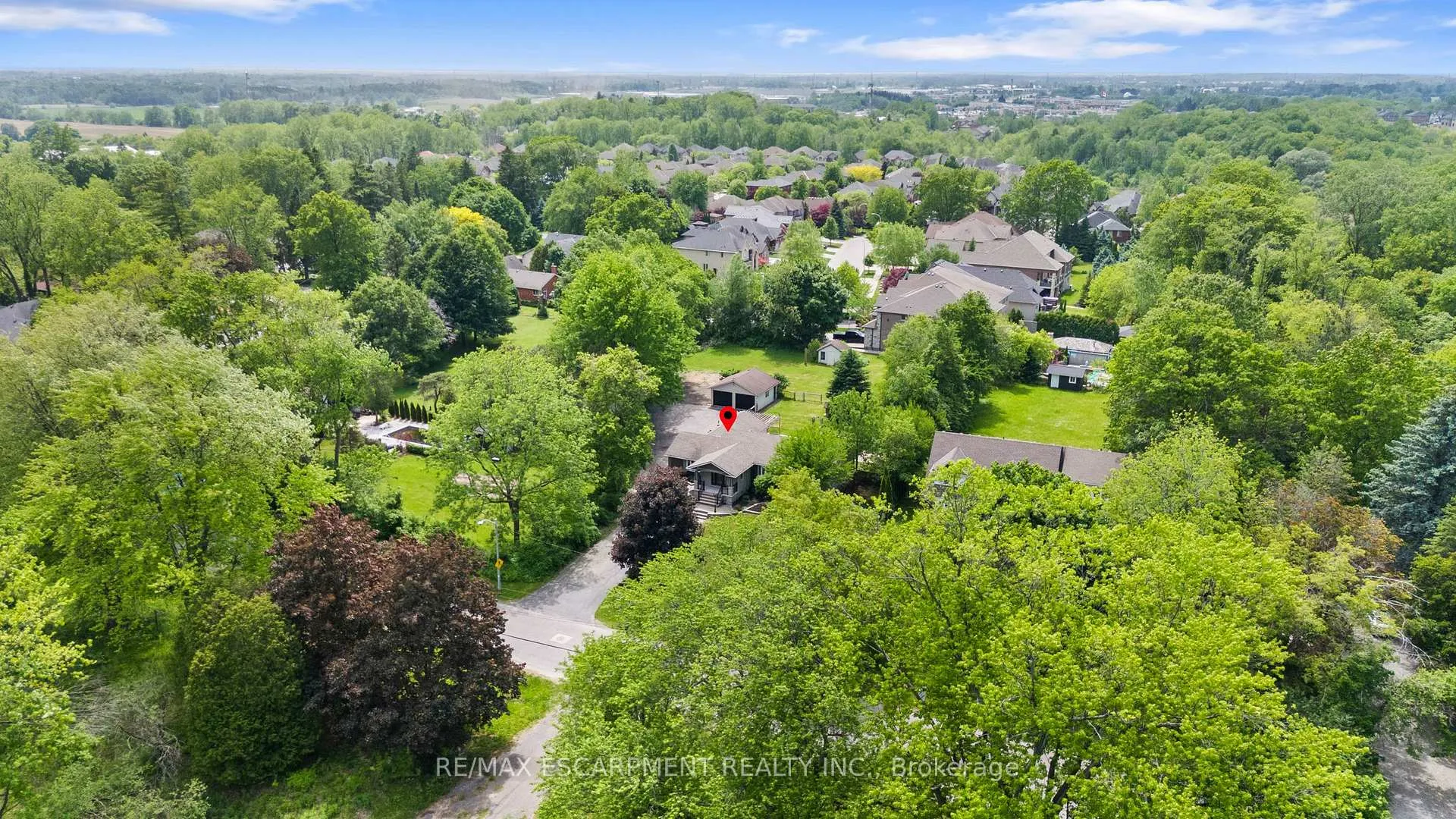 Photo 46 of 404 Hamilton Drive, Hamilton, Ancaster — HOMEH