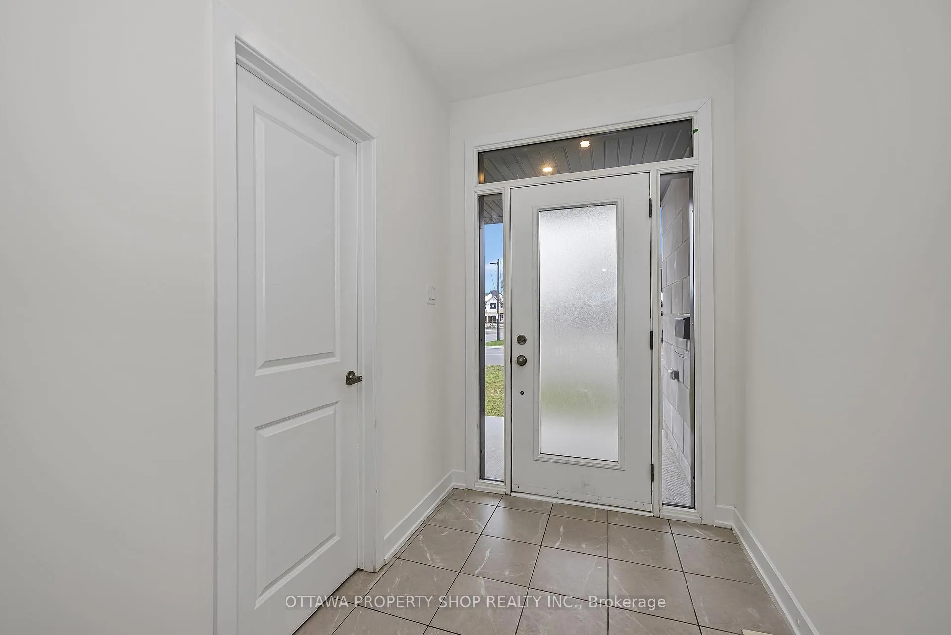 Photo 3 of 725 Odyssey Way, Ottawa, Leitrim — HOMEH