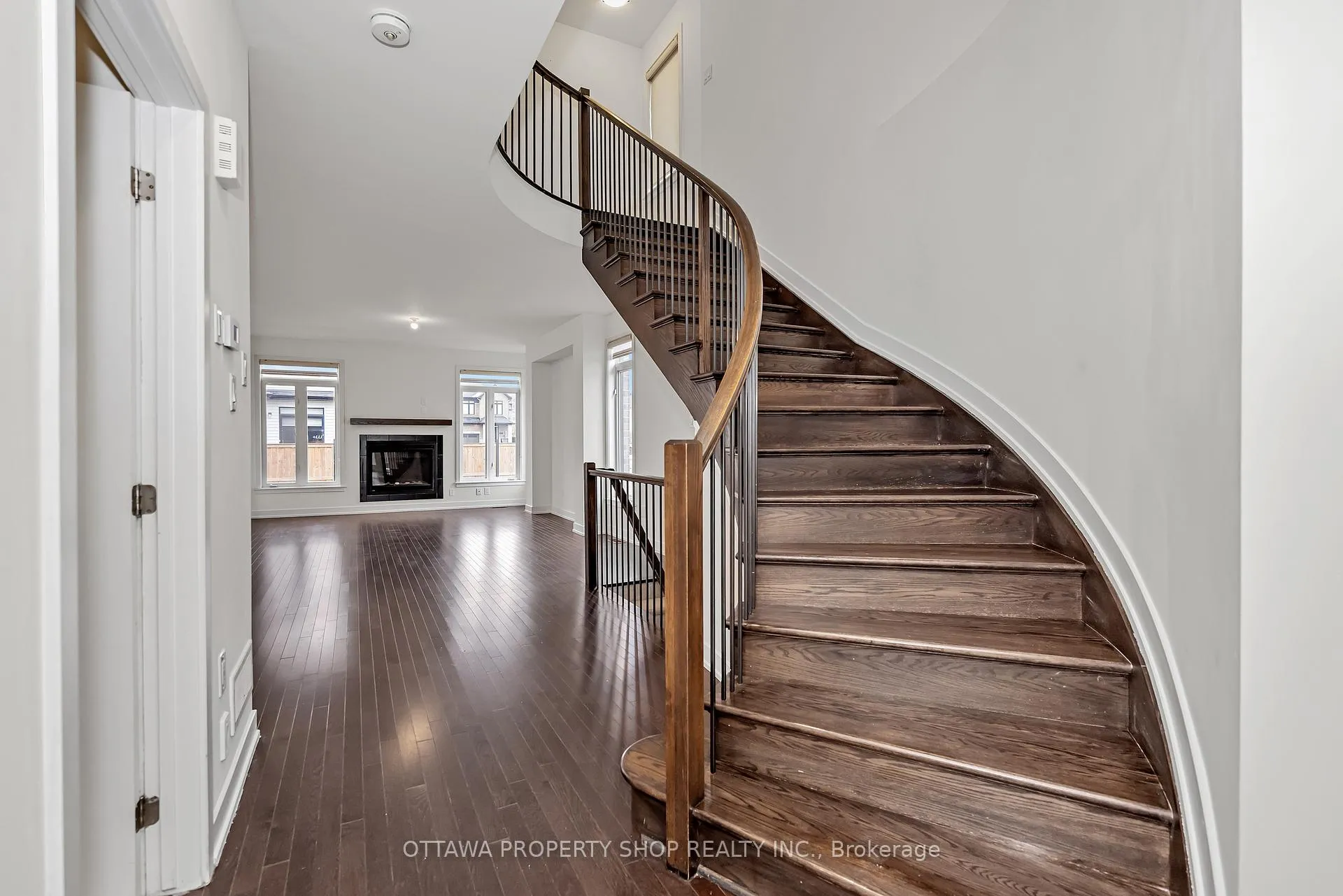 Photo 10 of 725 Odyssey Way, Ottawa, Leitrim — HOMEH