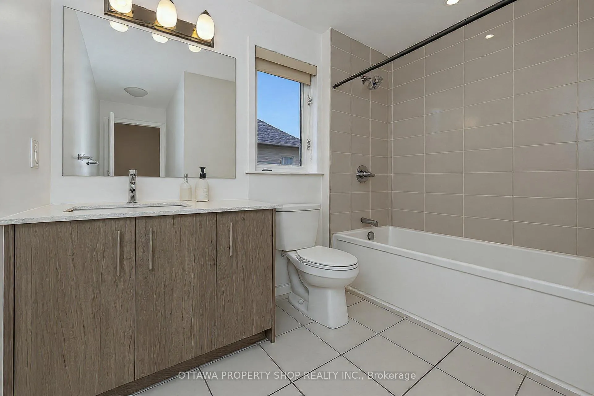 Photo 17 of 725 Odyssey Way, Ottawa, Leitrim — HOMEH