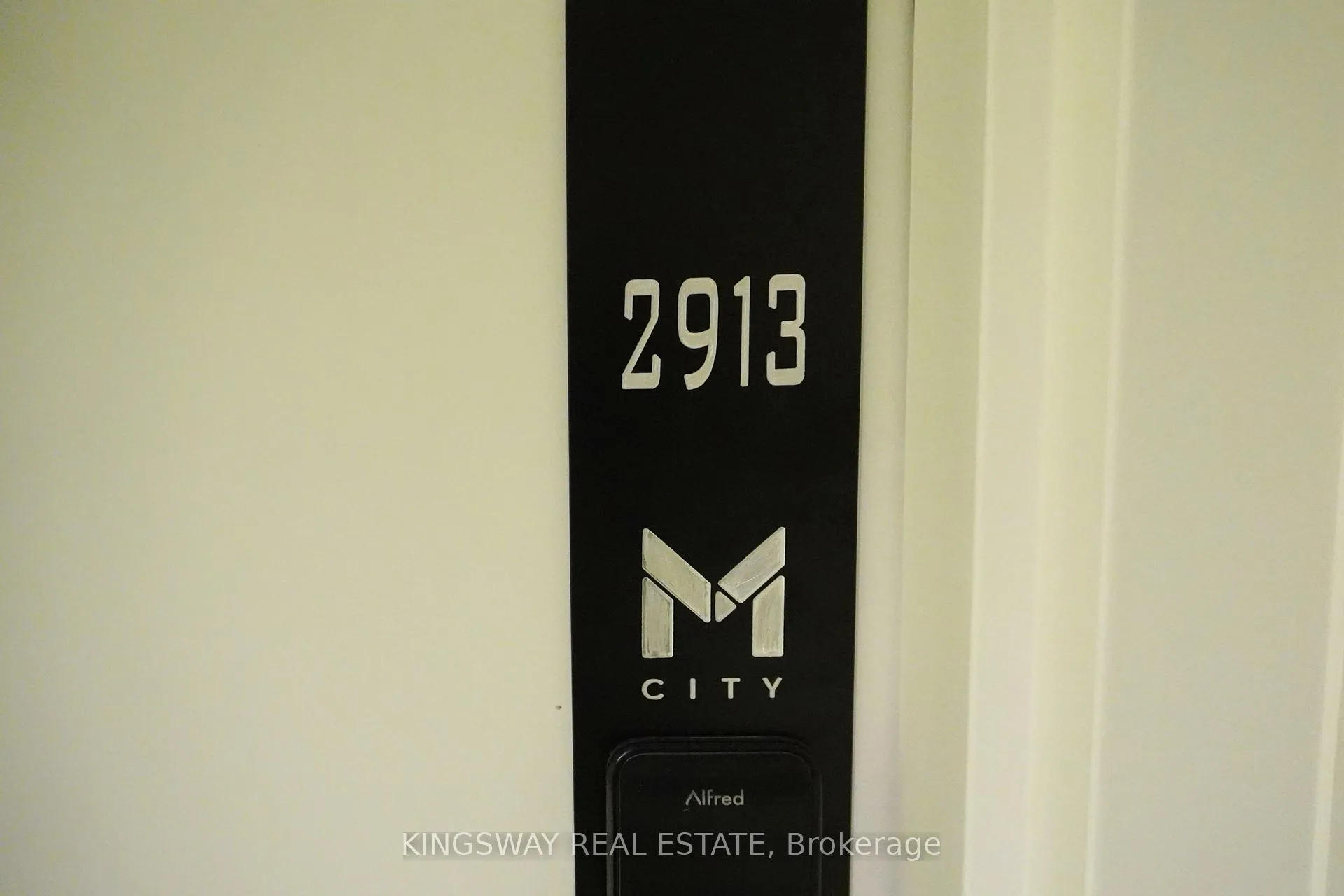 Photo 5 of Unit 2913, 3900 Confederation Parkway, Mississauga, City Centre — HOMEH
