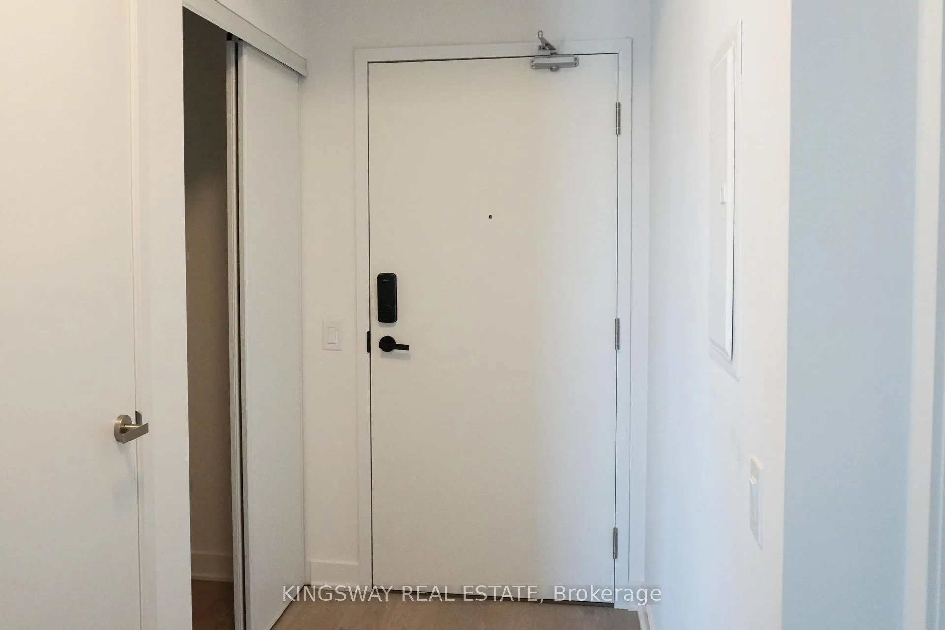 Photo 6 of Unit 2913, 3900 Confederation Parkway, Mississauga, City Centre — HOMEH