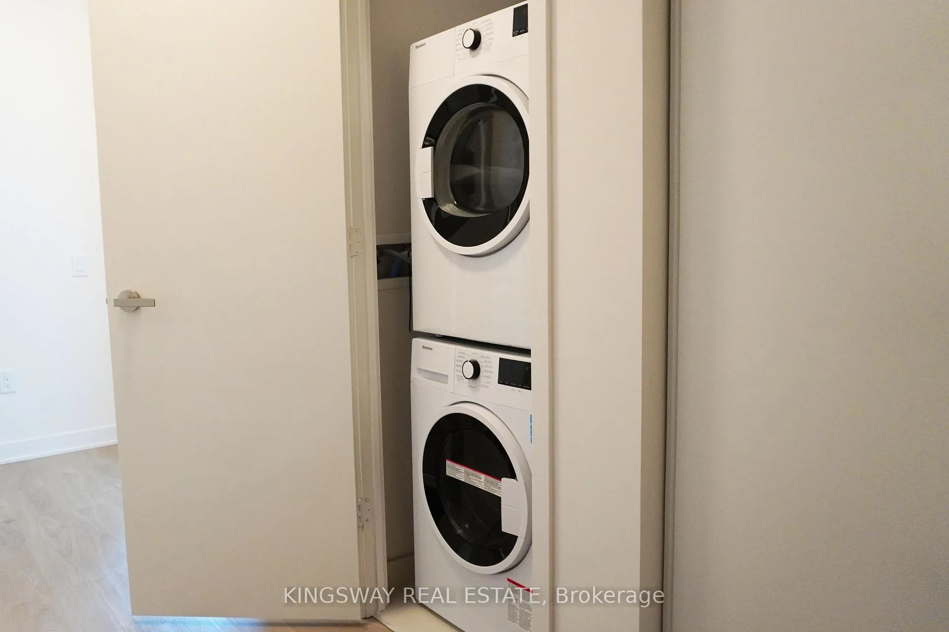 Photo 7 of Unit 2913, 3900 Confederation Parkway, Mississauga, City Centre — HOMEH