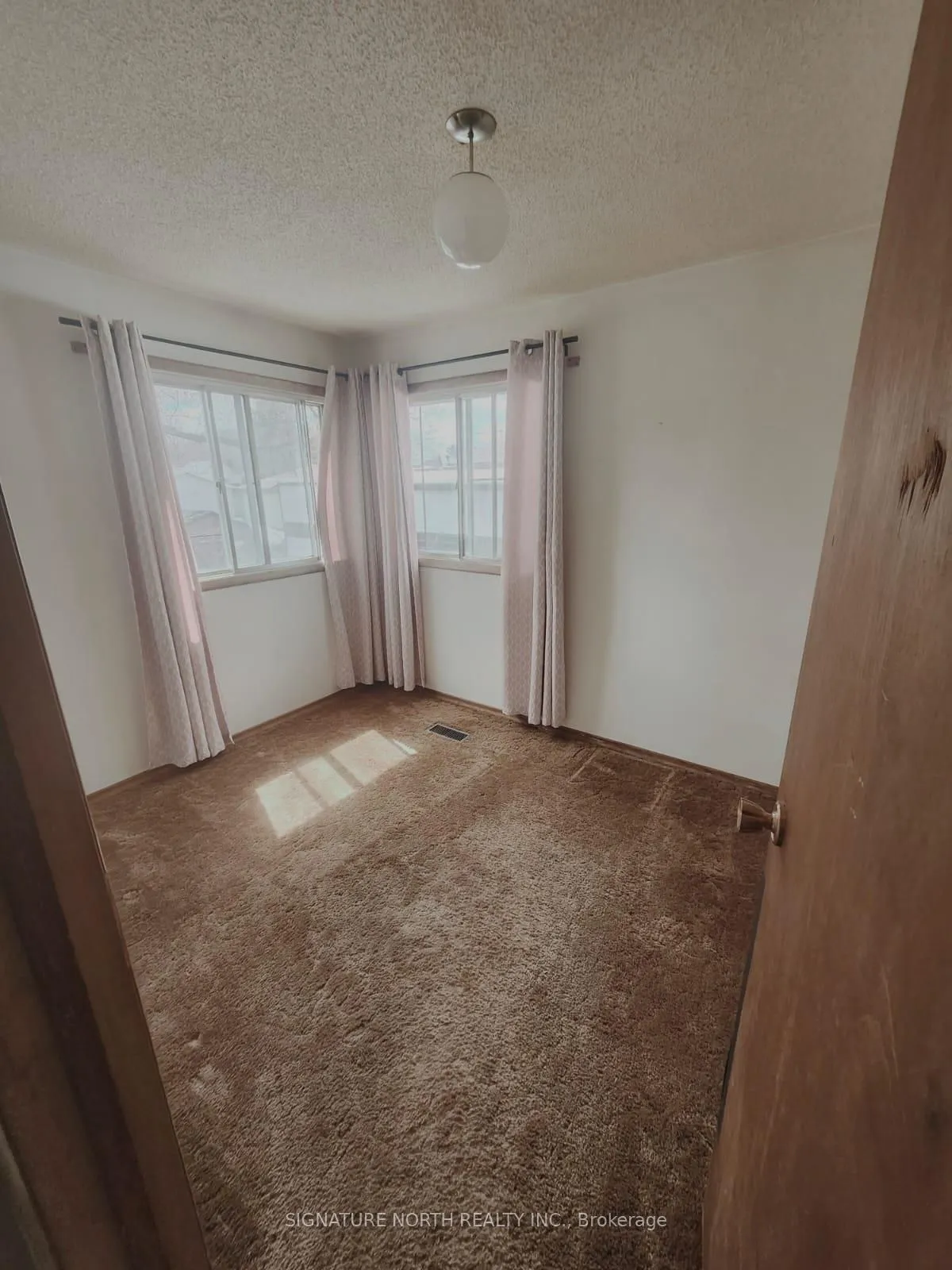 Photo 2 of 384 Francis Street E, Thunder Bay, Westfort — HOMEH