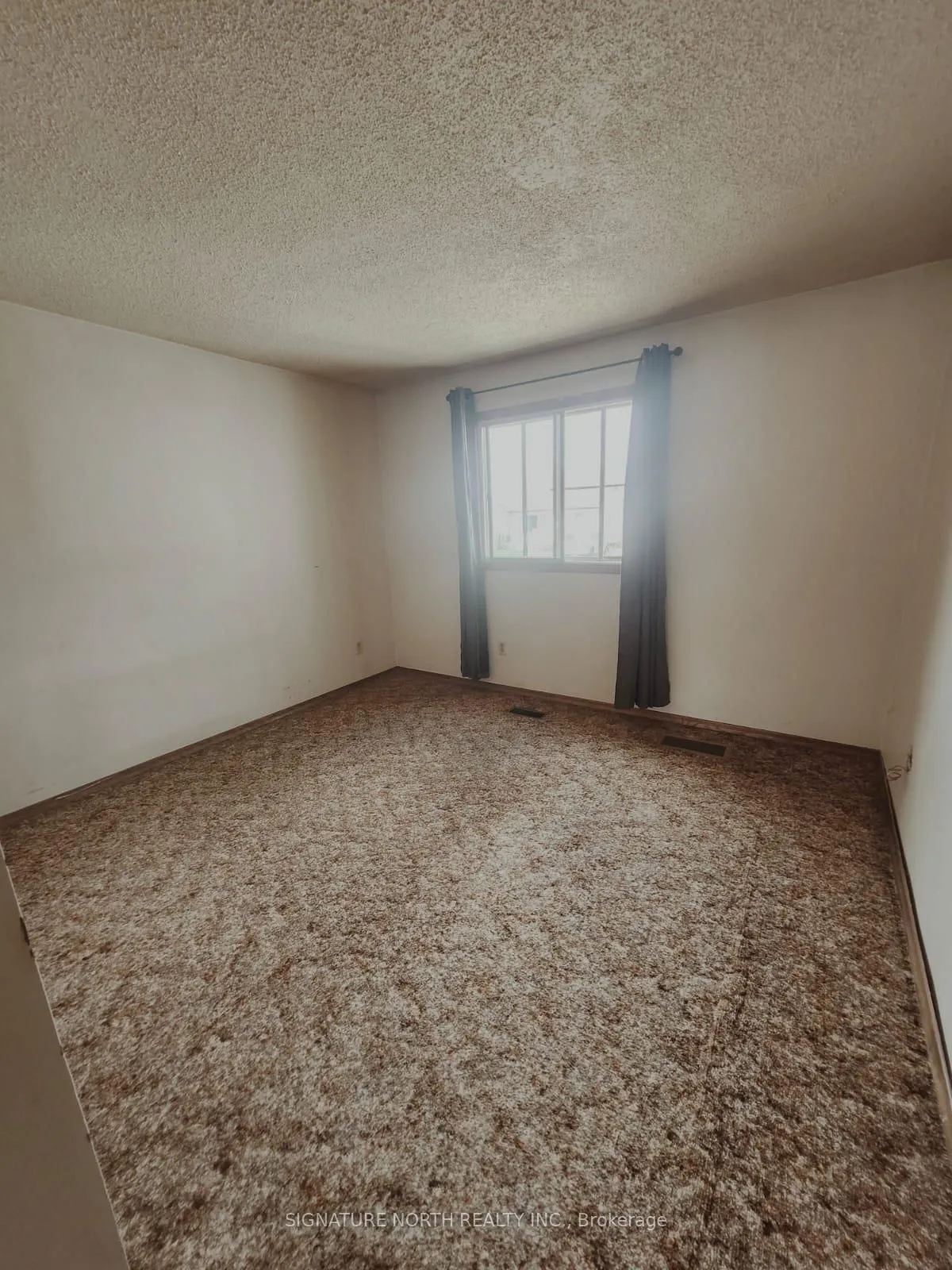 Photo 4 of 384 Francis Street E, Thunder Bay, Westfort — HOMEH