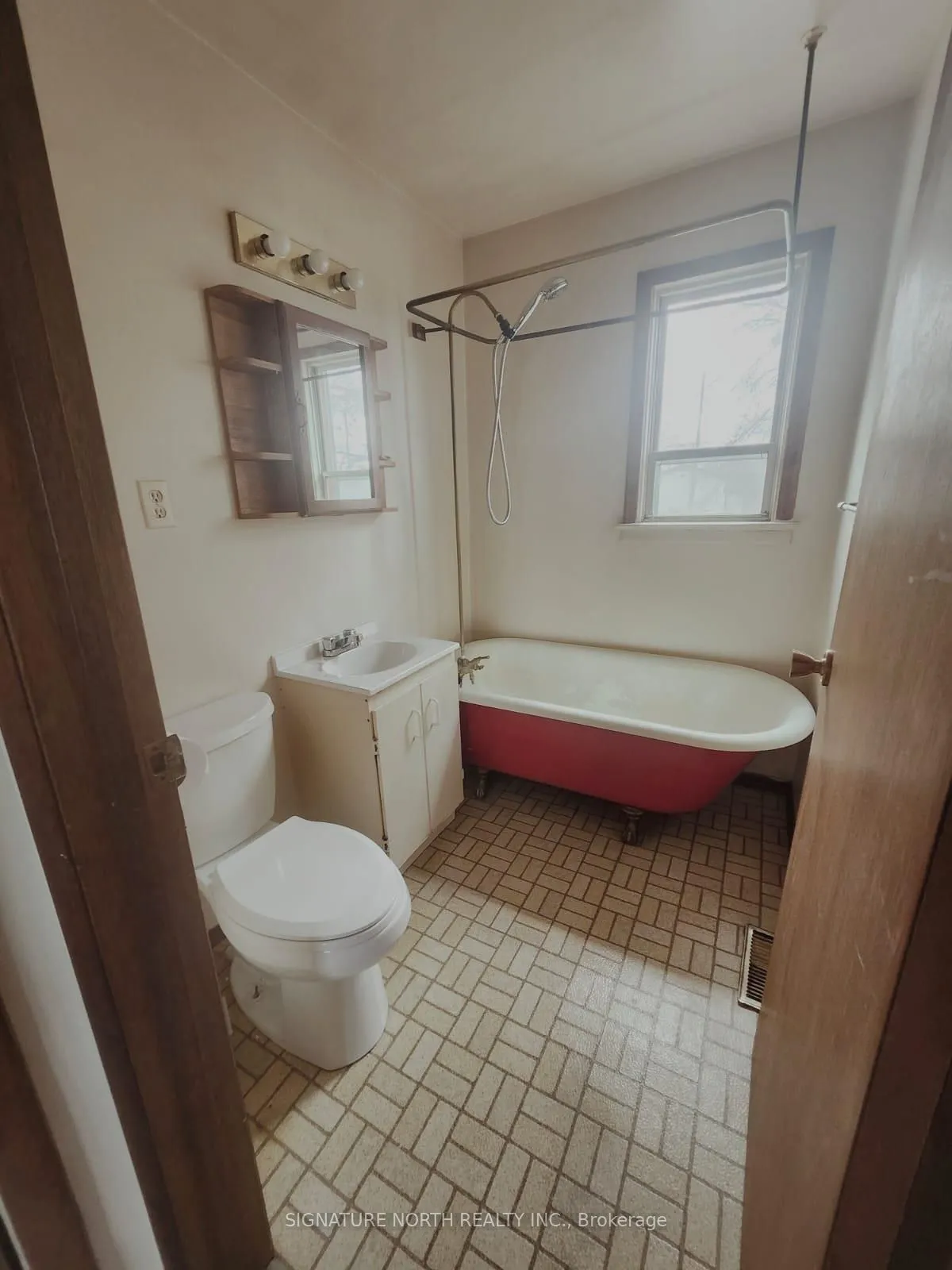 Photo 8 of 384 Francis Street E, Thunder Bay, Westfort — HOMEH