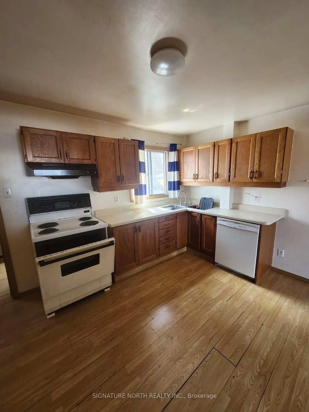 Photo 10 of 384 Francis Street E, Thunder Bay, Westfort — HOMEH