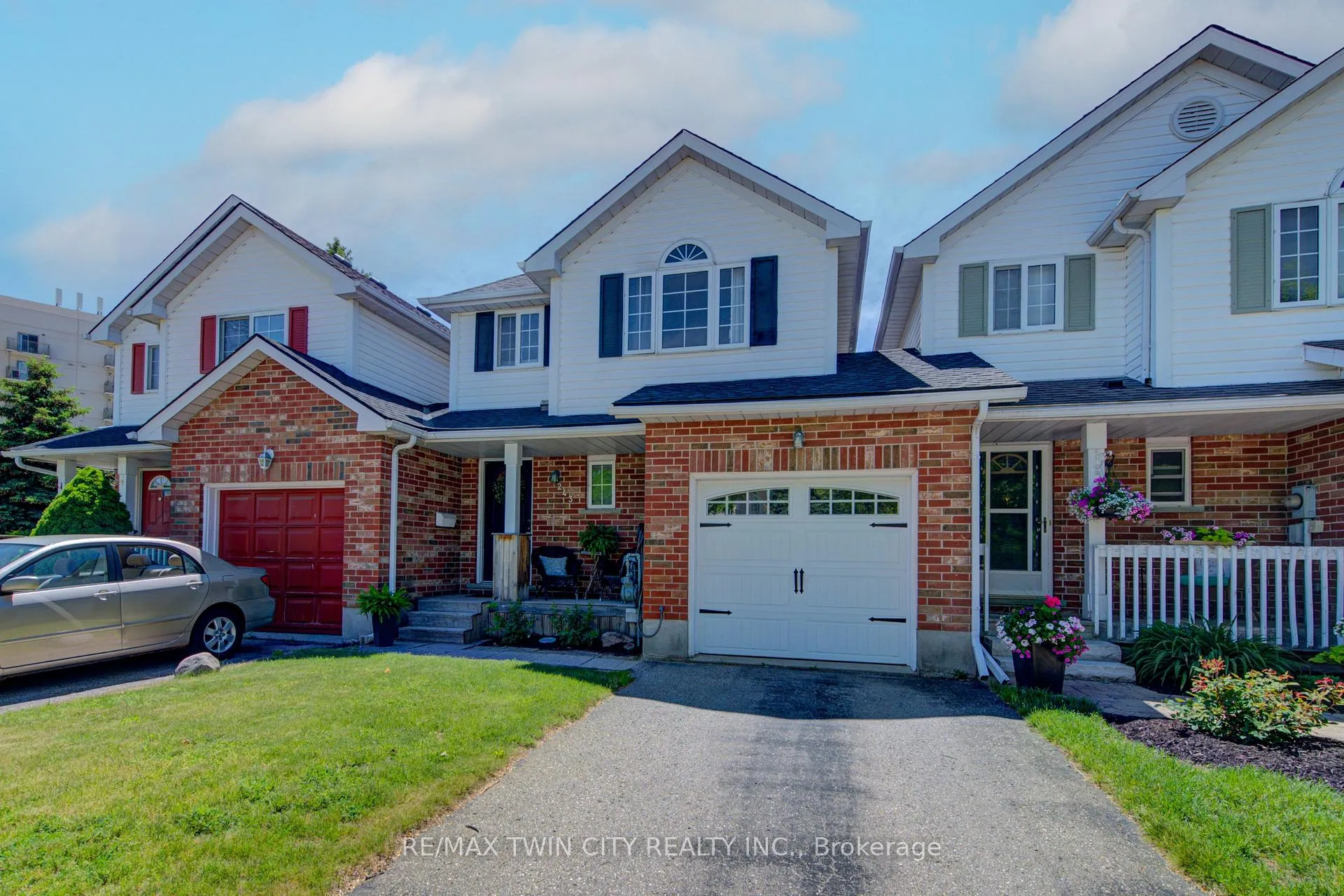 Photo 3 of 243 Auburn Drive, Waterloo — HOMEH