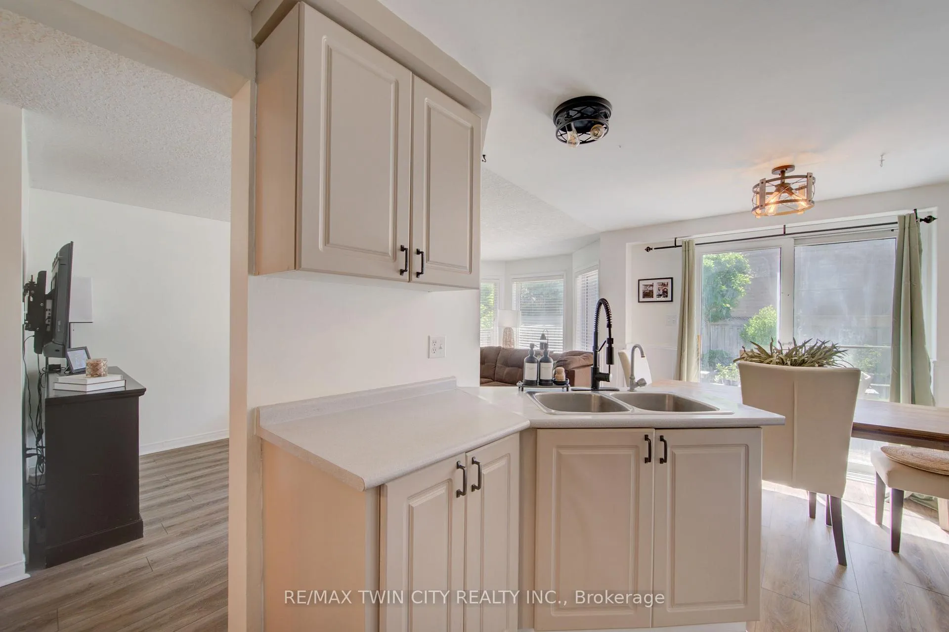Photo 16 of 243 Auburn Drive, Waterloo — HOMEH