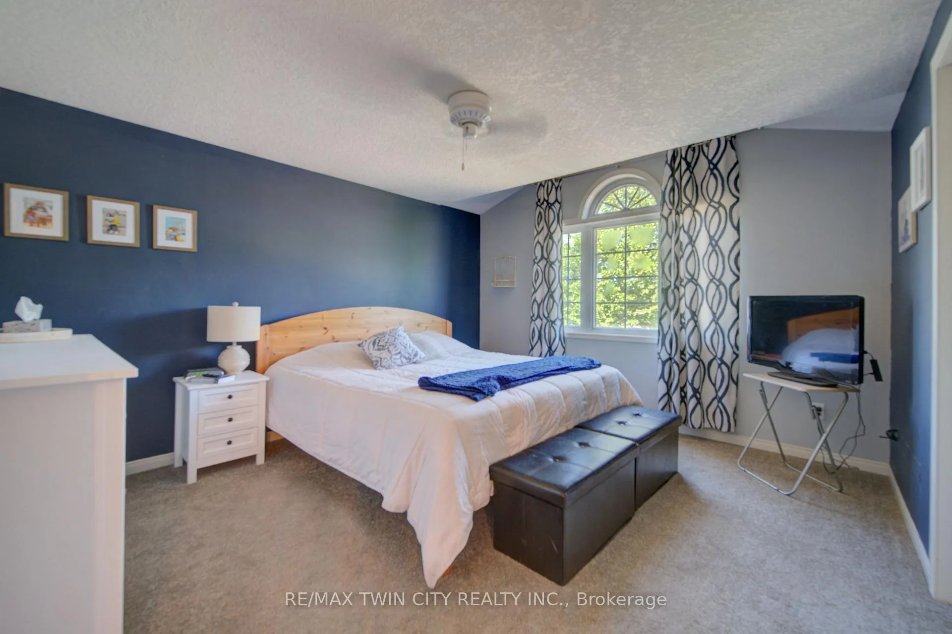 Photo 20 of 243 Auburn Drive, Waterloo — HOMEH