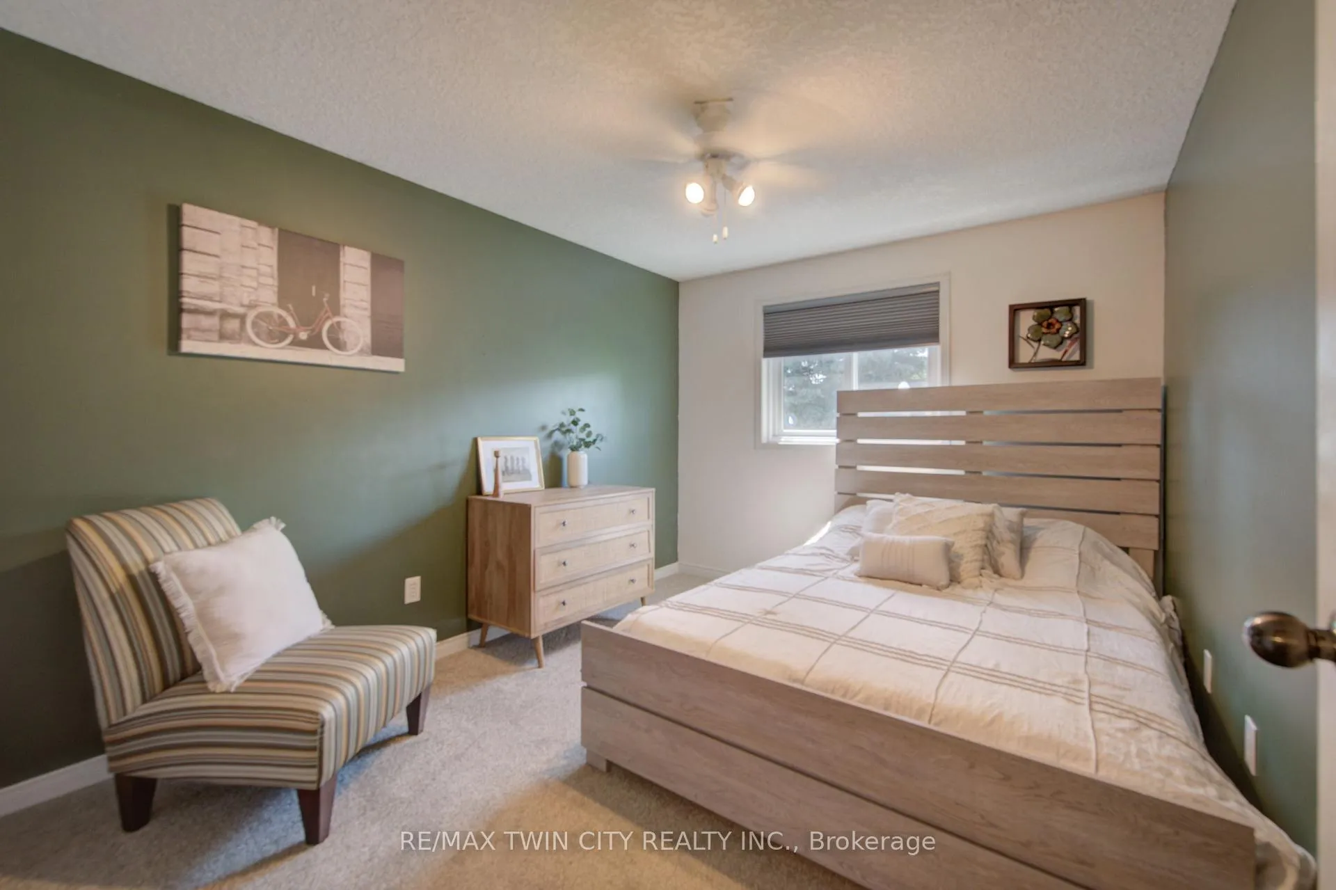 Photo 23 of 243 Auburn Drive, Waterloo — HOMEH