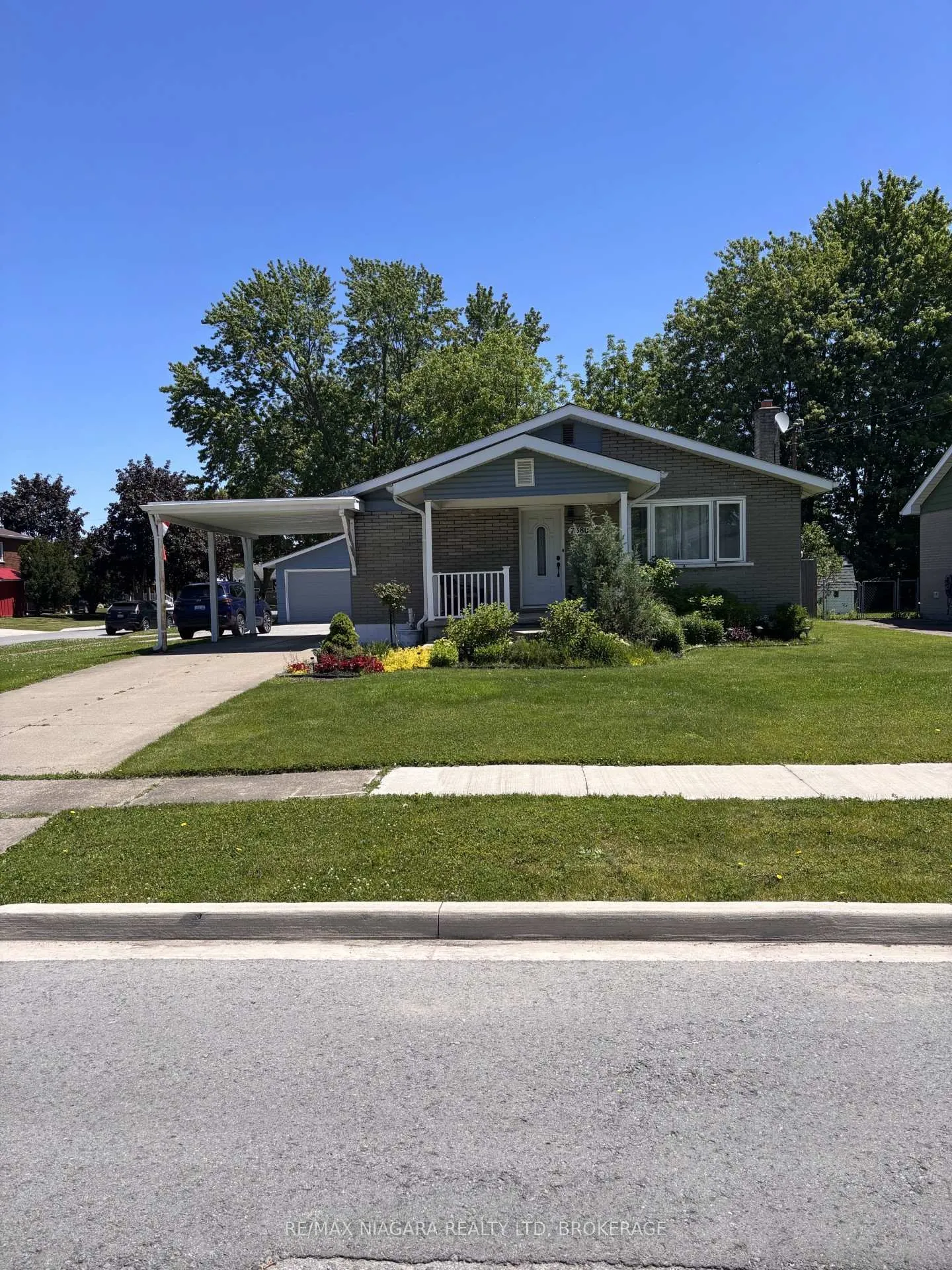 Front of 7380 Marieclaude Avenue