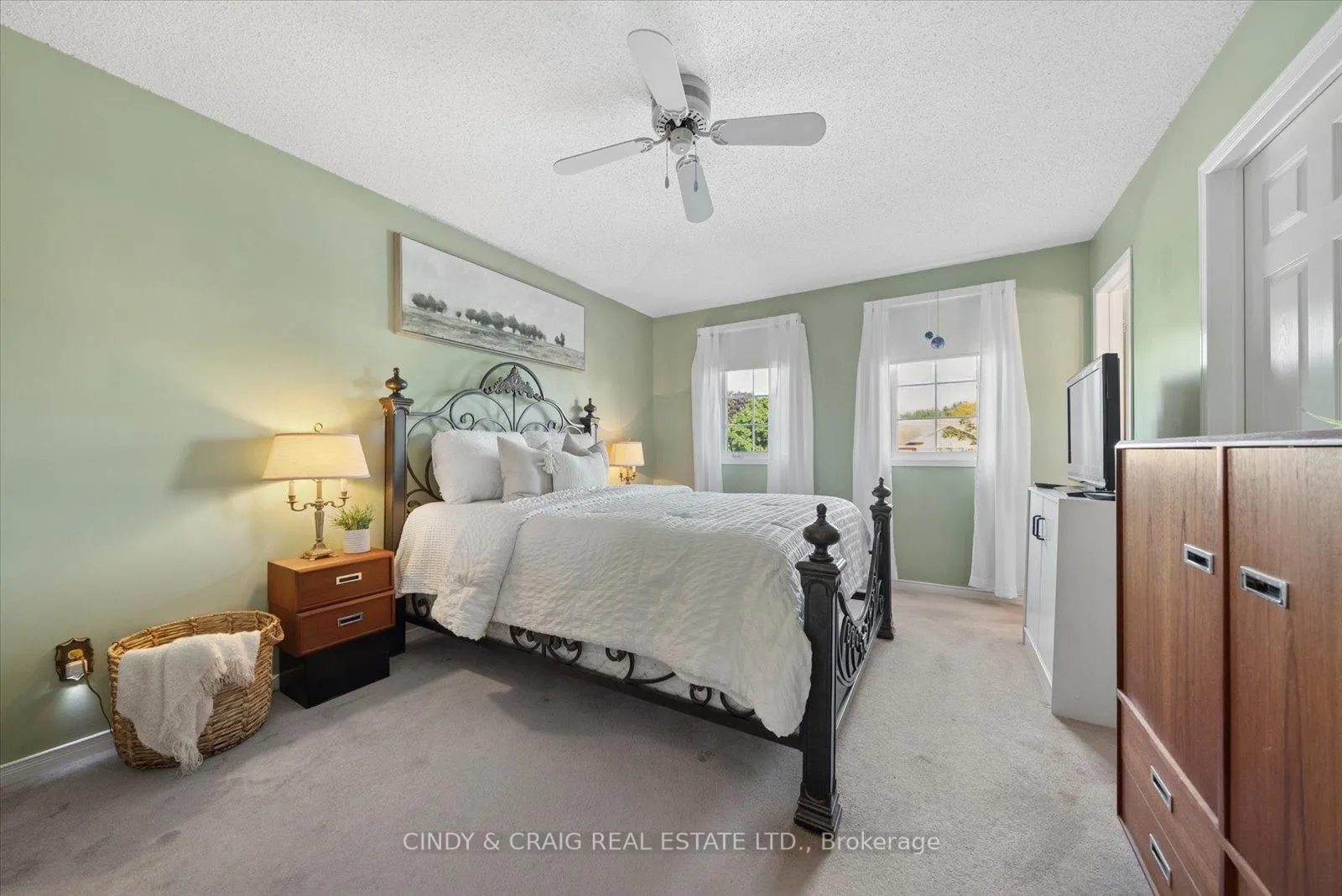 Photo 8 of 28 Moyse Drive, Clarington, Courtice — HOMEH