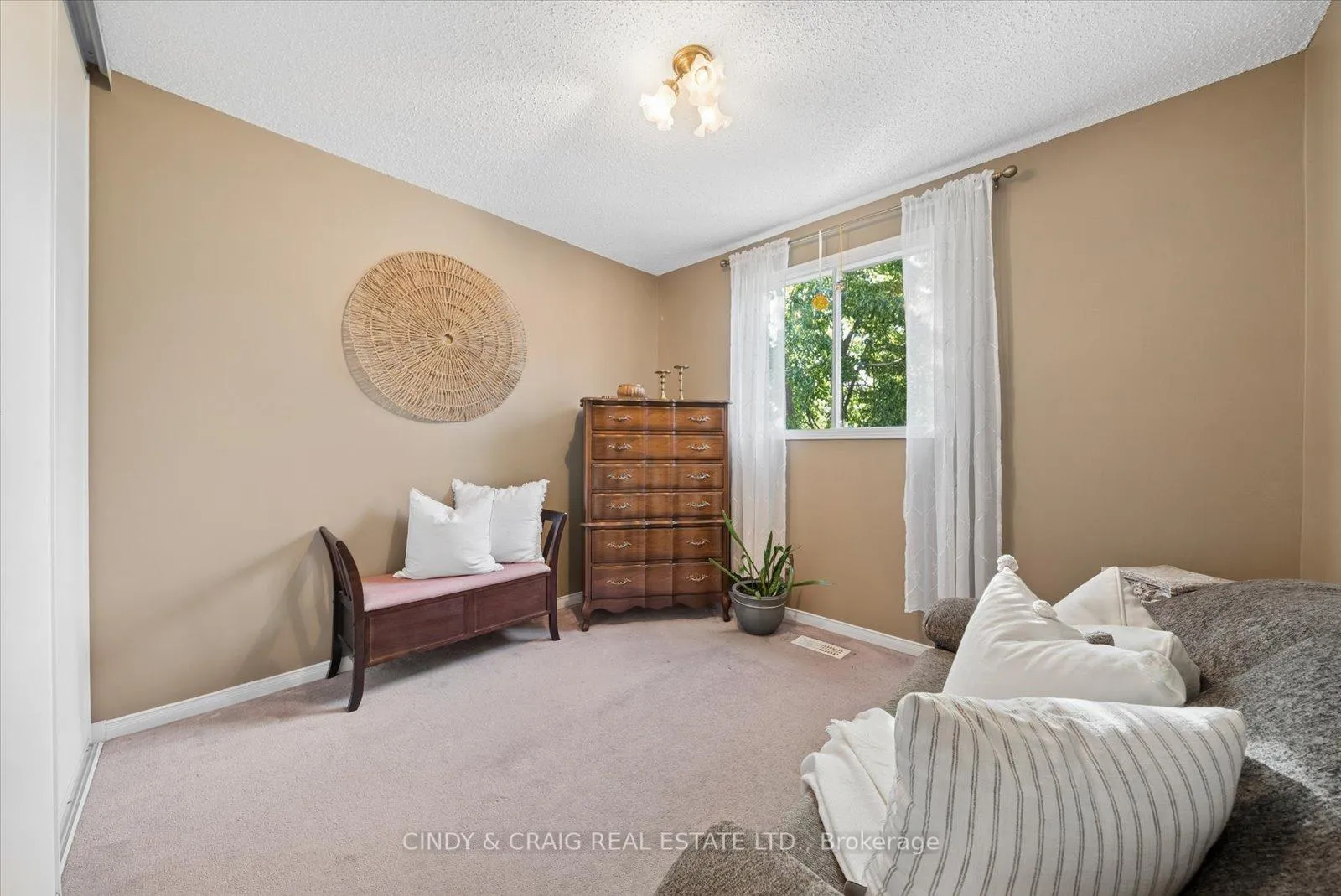 Photo 11 of 28 Moyse Drive, Clarington, Courtice — HOMEH