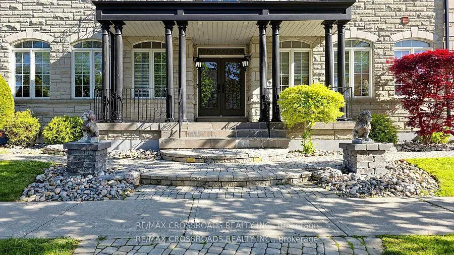 Photo 3 of 2 Mumberson Court, Markham, Cachet — HOMEH