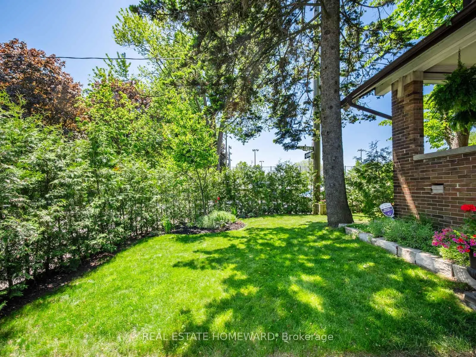 Photo 2 of 24 Waverley Road, Toronto, The Beaches — HOMEH