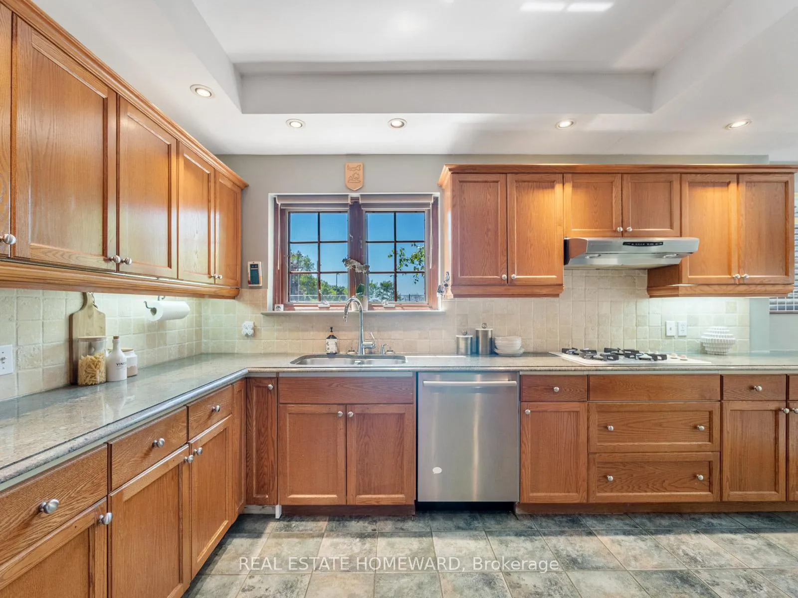 Photo 17 of 24 Waverley Road, Toronto, The Beaches — HOMEH