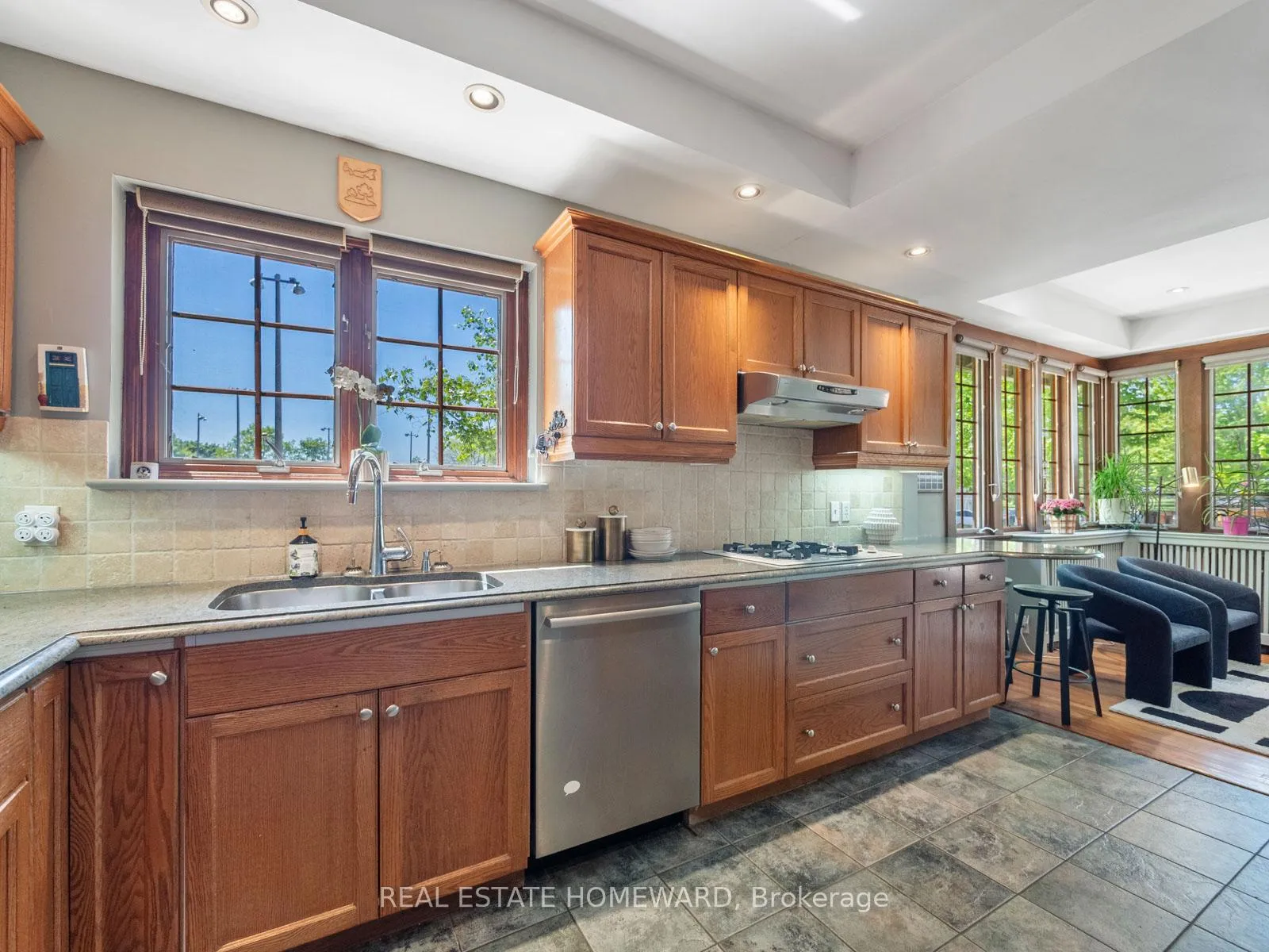 Photo 18 of 24 Waverley Road, Toronto, The Beaches — HOMEH