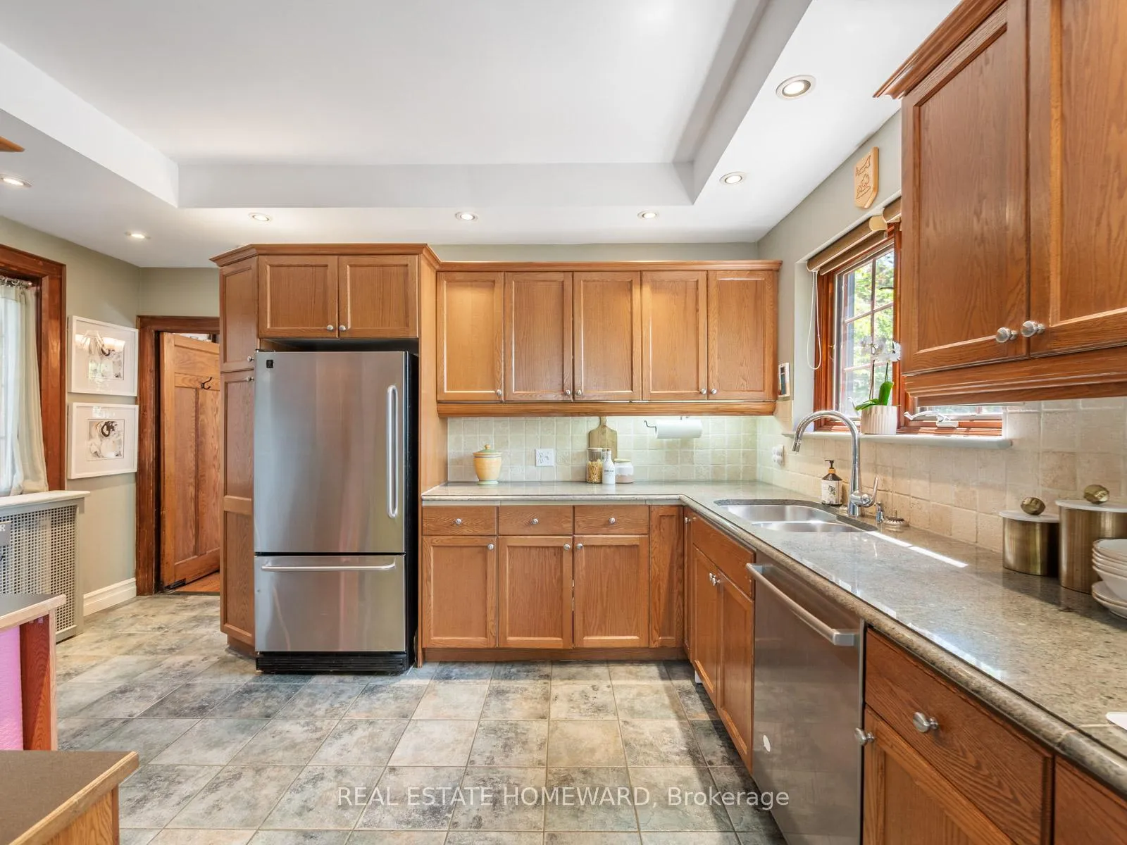 Photo 23 of 24 Waverley Road, Toronto, The Beaches — HOMEH