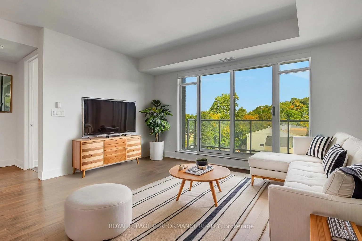 Photo 7 of Unit 413, 7 Marquette Avenue, Ottawa, Vanier — HOMEH