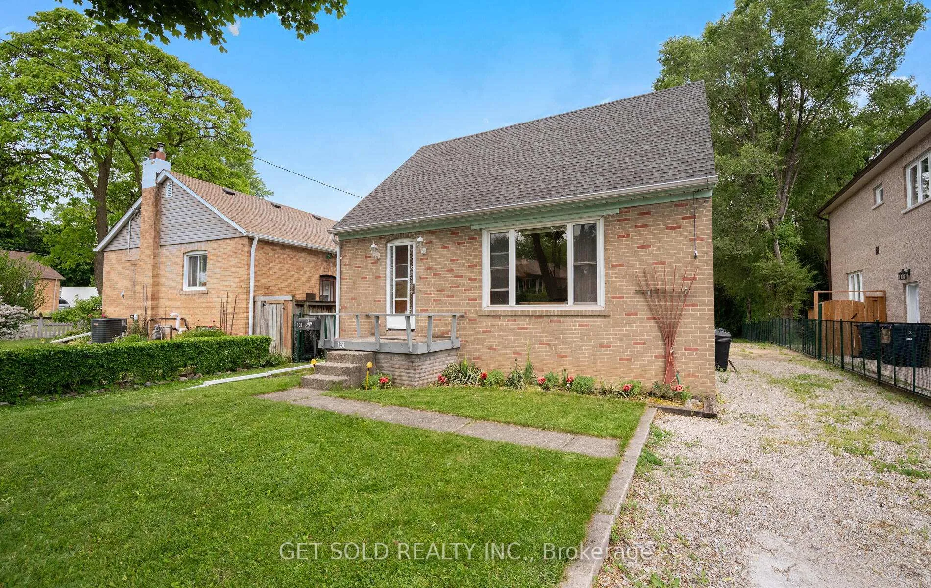 Photo 1 of 131 Clearbrooke Circle, Etobicoke, Rexdale-Kipling — HOMEH