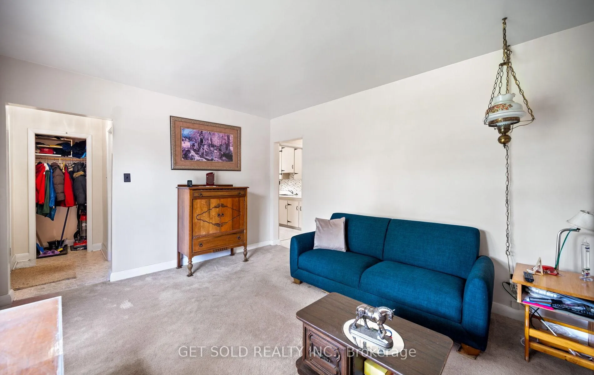Photo 7 of 131 Clearbrooke Circle, Etobicoke, Rexdale-Kipling — HOMEH