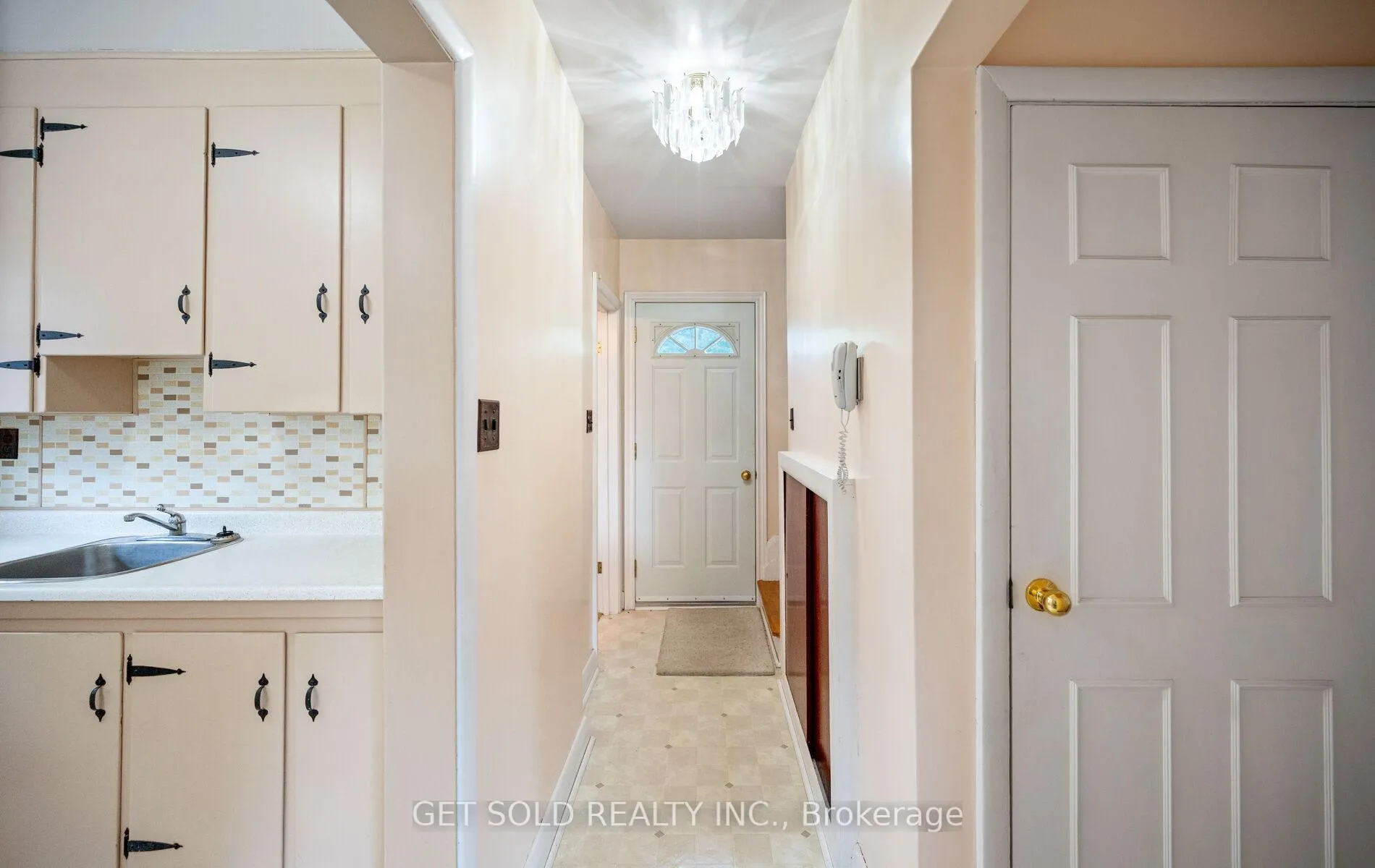 Photo 9 of 131 Clearbrooke Circle, Etobicoke, Rexdale-Kipling — HOMEH