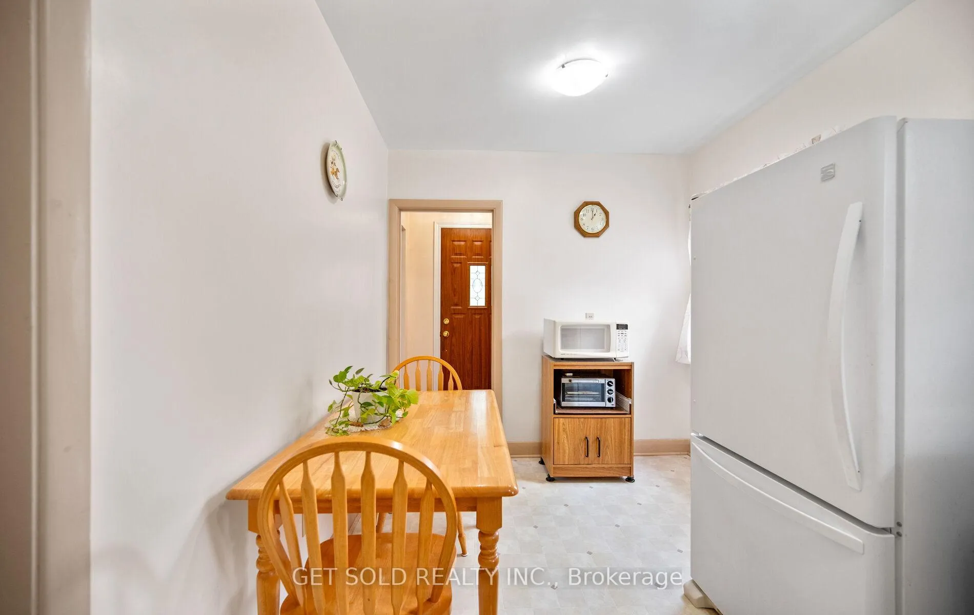 Photo 13 of 131 Clearbrooke Circle, Etobicoke, Rexdale-Kipling — HOMEH