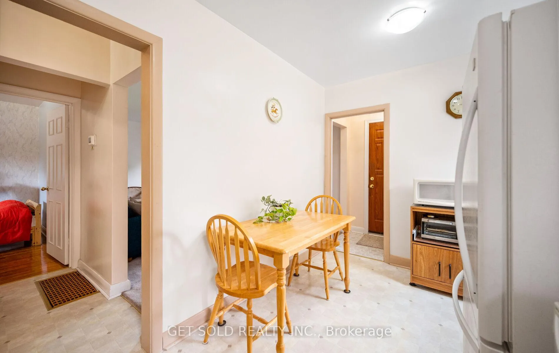 Photo 14 of 131 Clearbrooke Circle, Etobicoke, Rexdale-Kipling — HOMEH