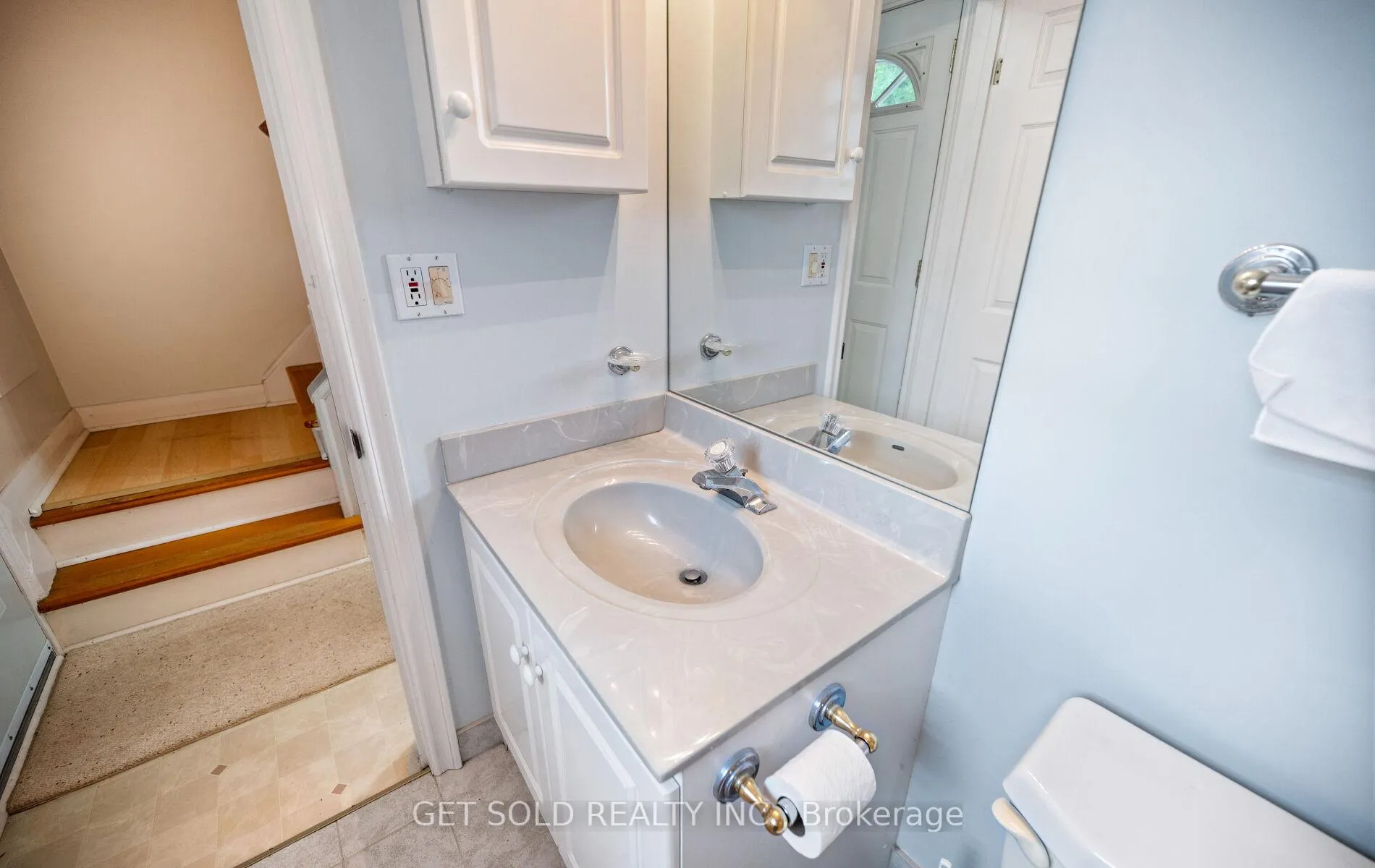 Photo 19 of 131 Clearbrooke Circle, Etobicoke, Rexdale-Kipling — HOMEH