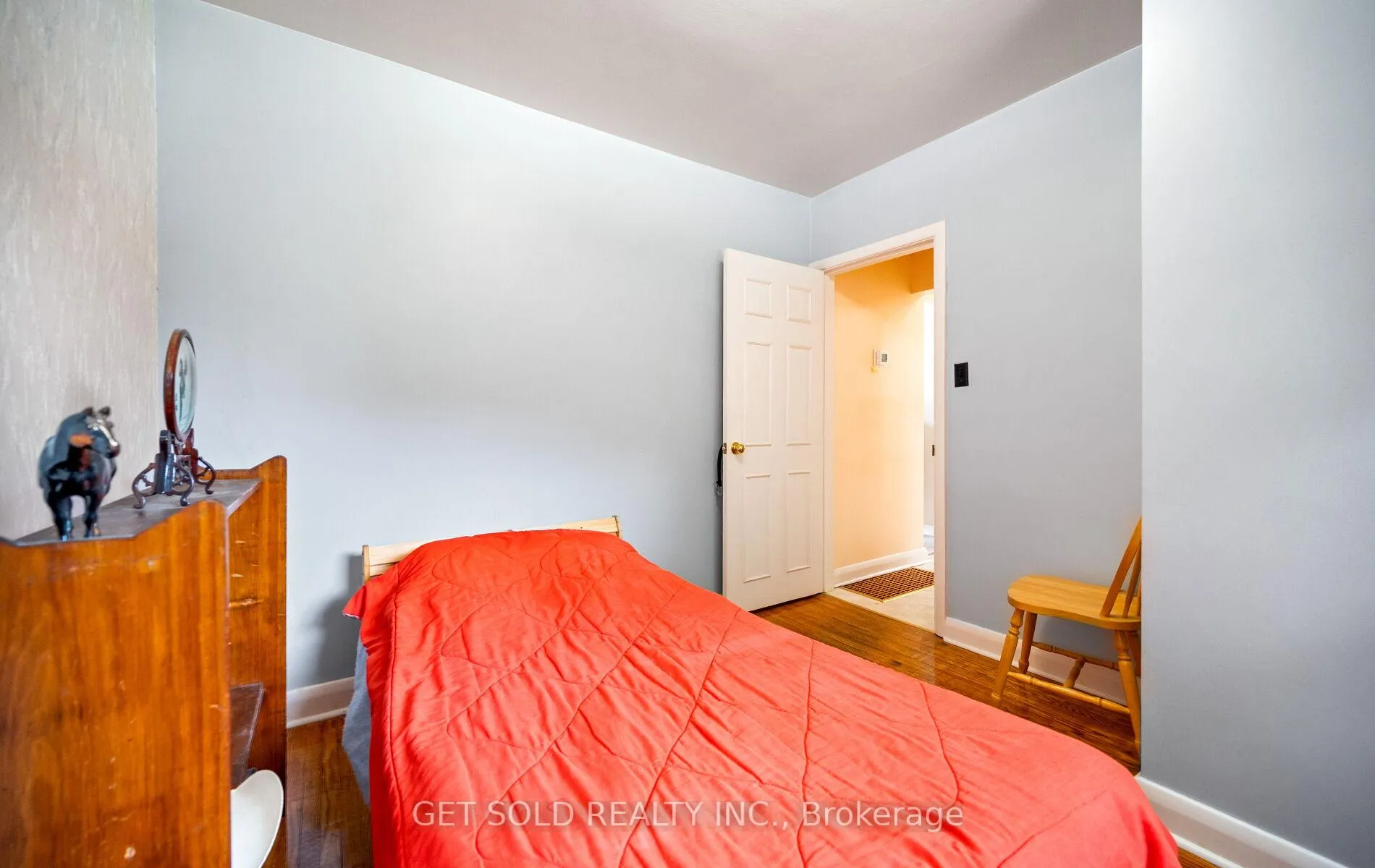 Photo 20 of 131 Clearbrooke Circle, Etobicoke, Rexdale-Kipling — HOMEH